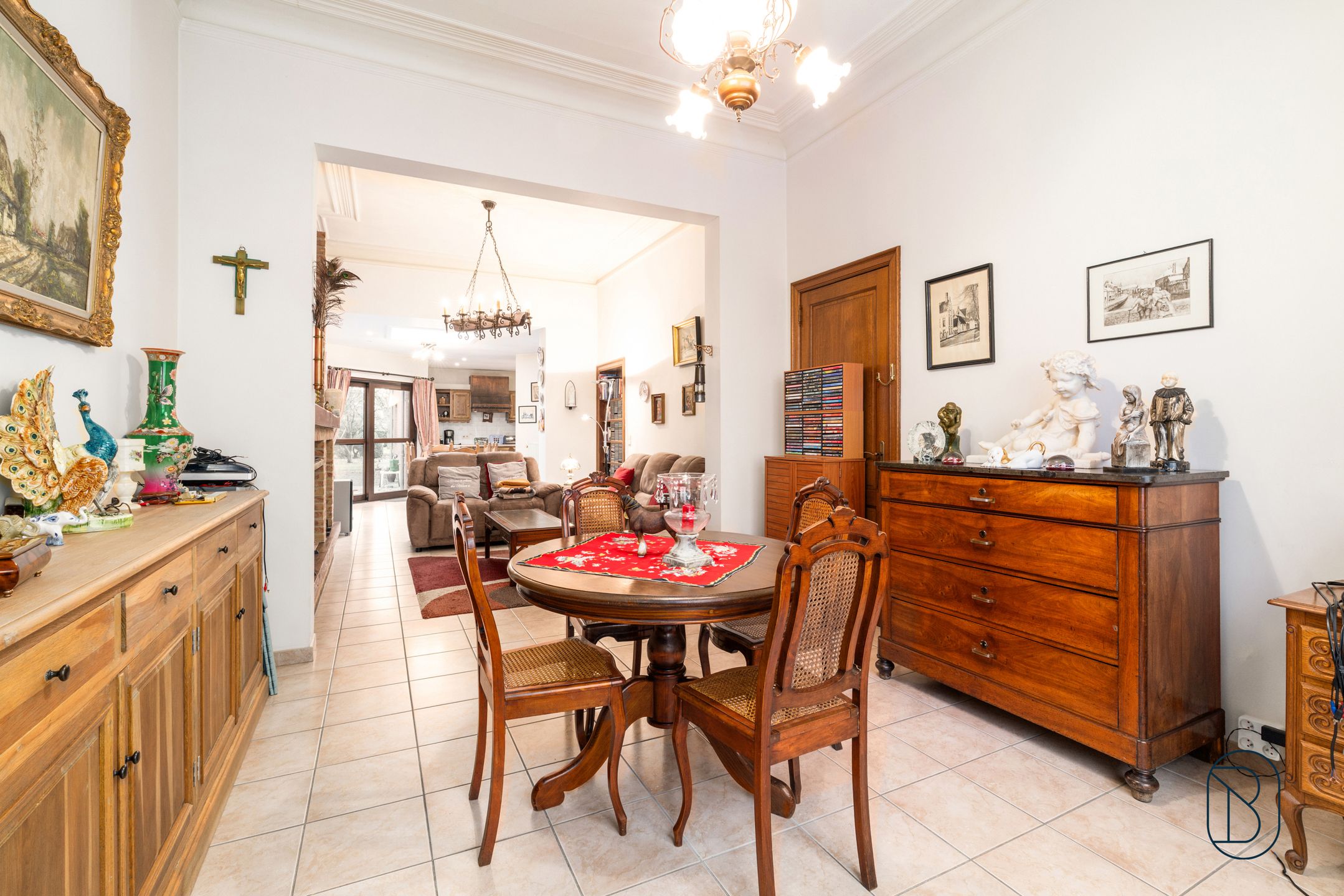 Topgelegen opbrengsteigendom met garage en grote tuin foto 8