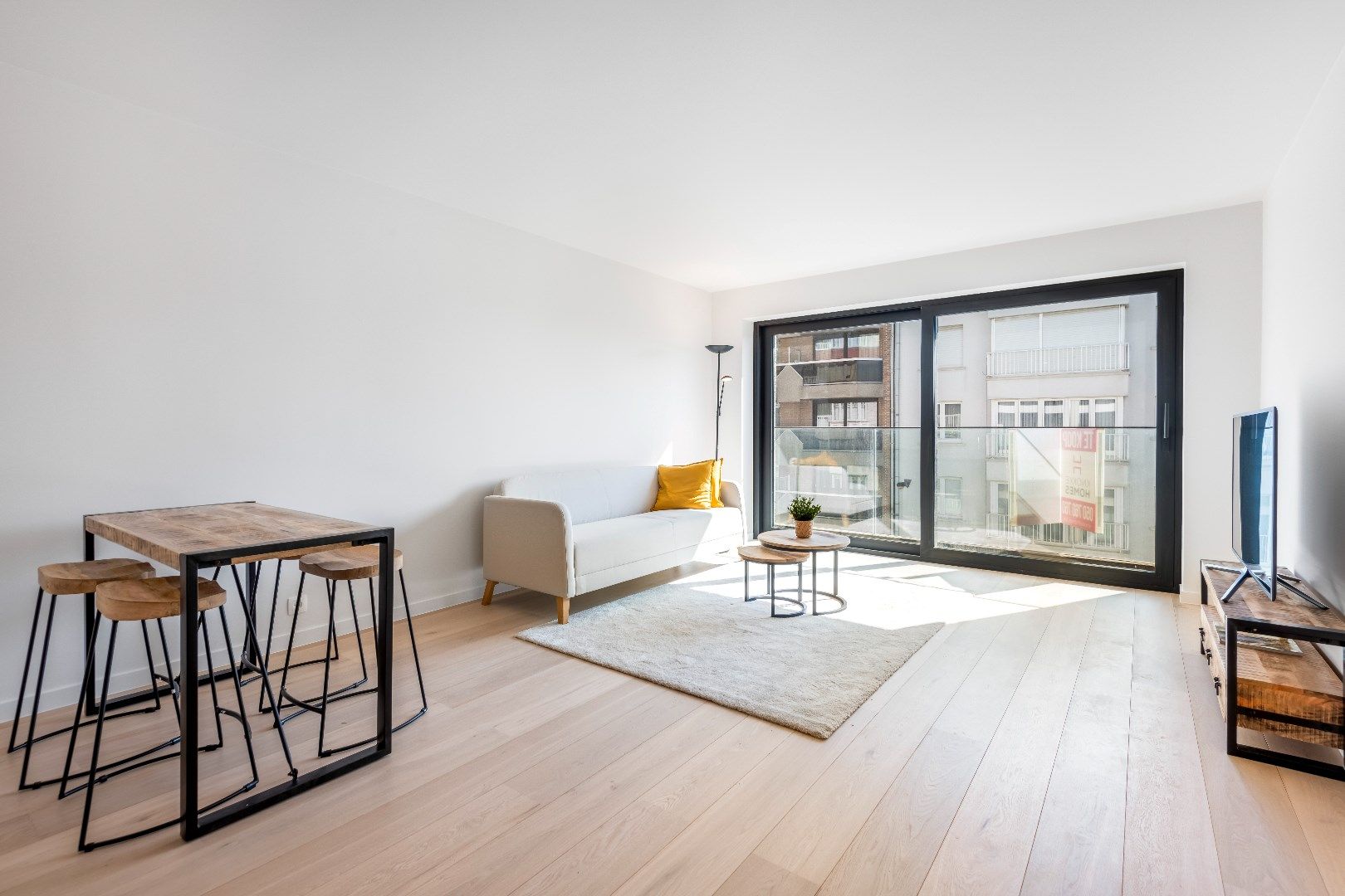 Gerenoveerde studio appartement met slaaphoek op een steenworp van de Zeedijk foto 3