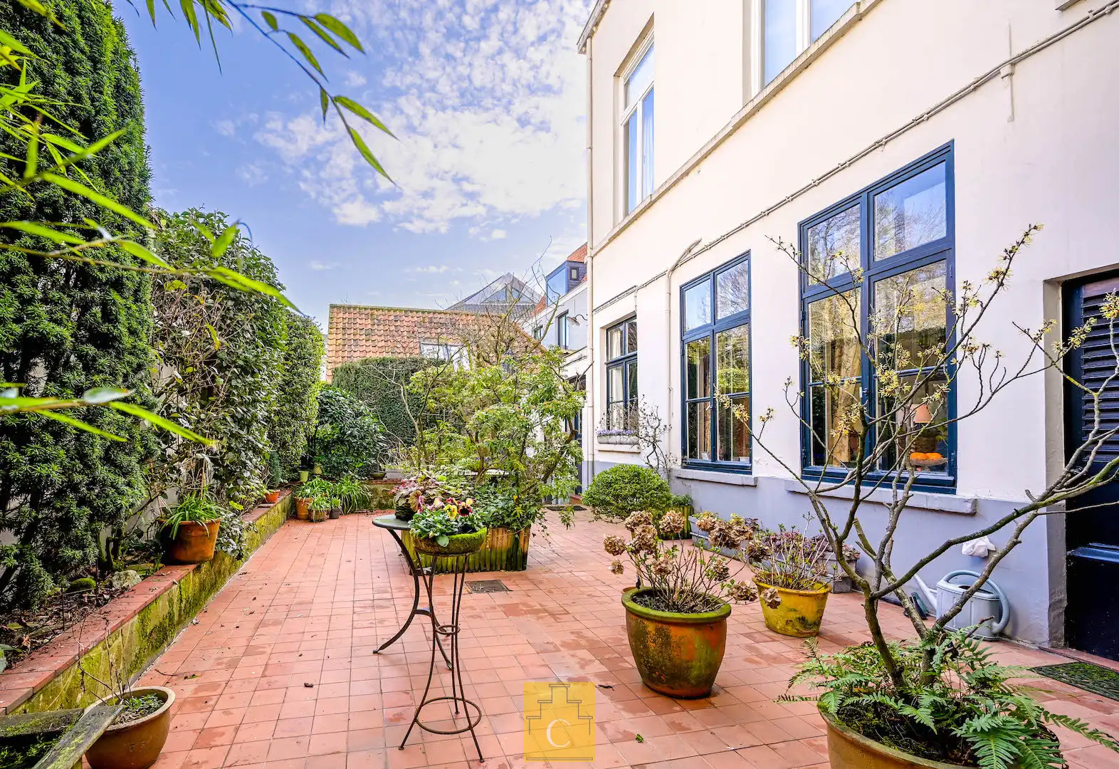 Stadsparel aan de Potterierei, dubbele garage en tuin foto 12