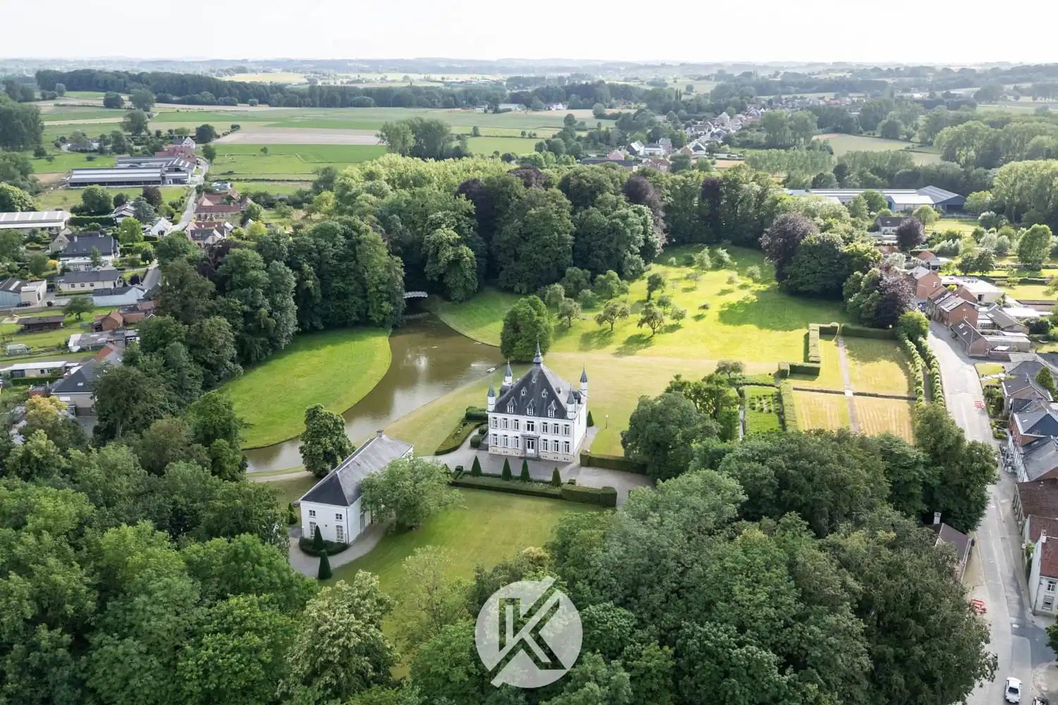 Veelzijdige woning op het dorpsplein foto 3