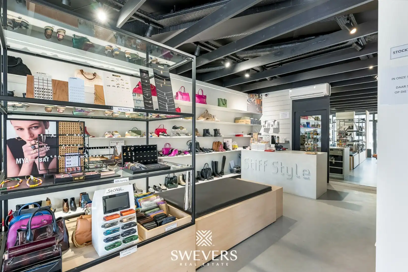 Instapklaar handelspand te huur op de markt in Beringen foto 3