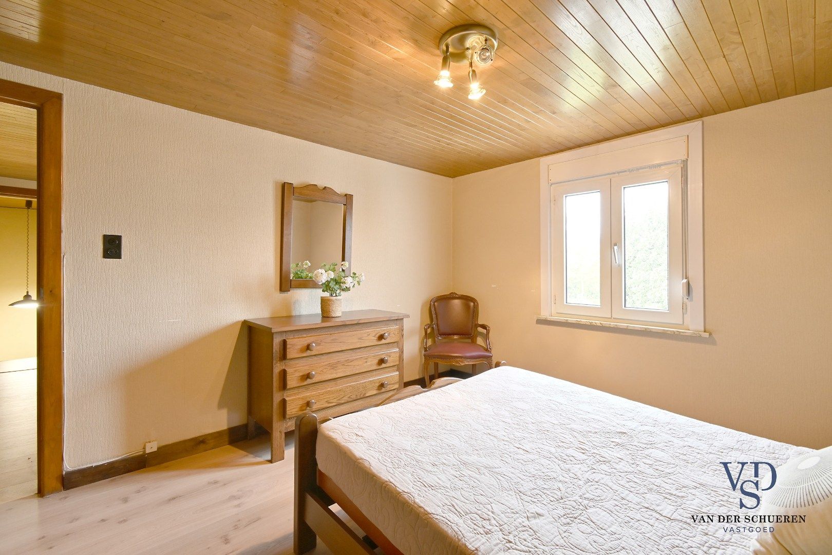 Te renoveren woning met uniek uitzicht op de omliggende akkers foto 21