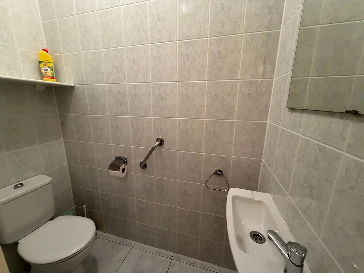 Genk, Keinkesstraat 20 bus 3: Rustig gelegen gelijkvloers appartement met 1 slaapkamer en garage. foto 8