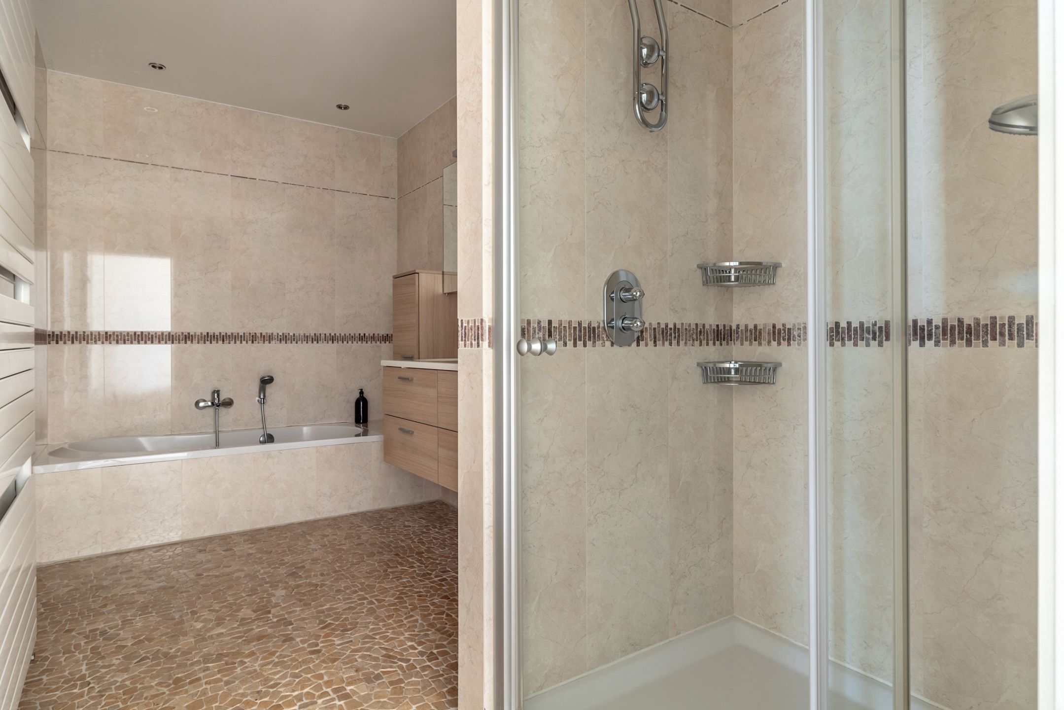 Ruim duplex-penthouse met 4 slpk, 2 (dak) terrassen en vrij uitzicht te Hoogstraten! foto 25