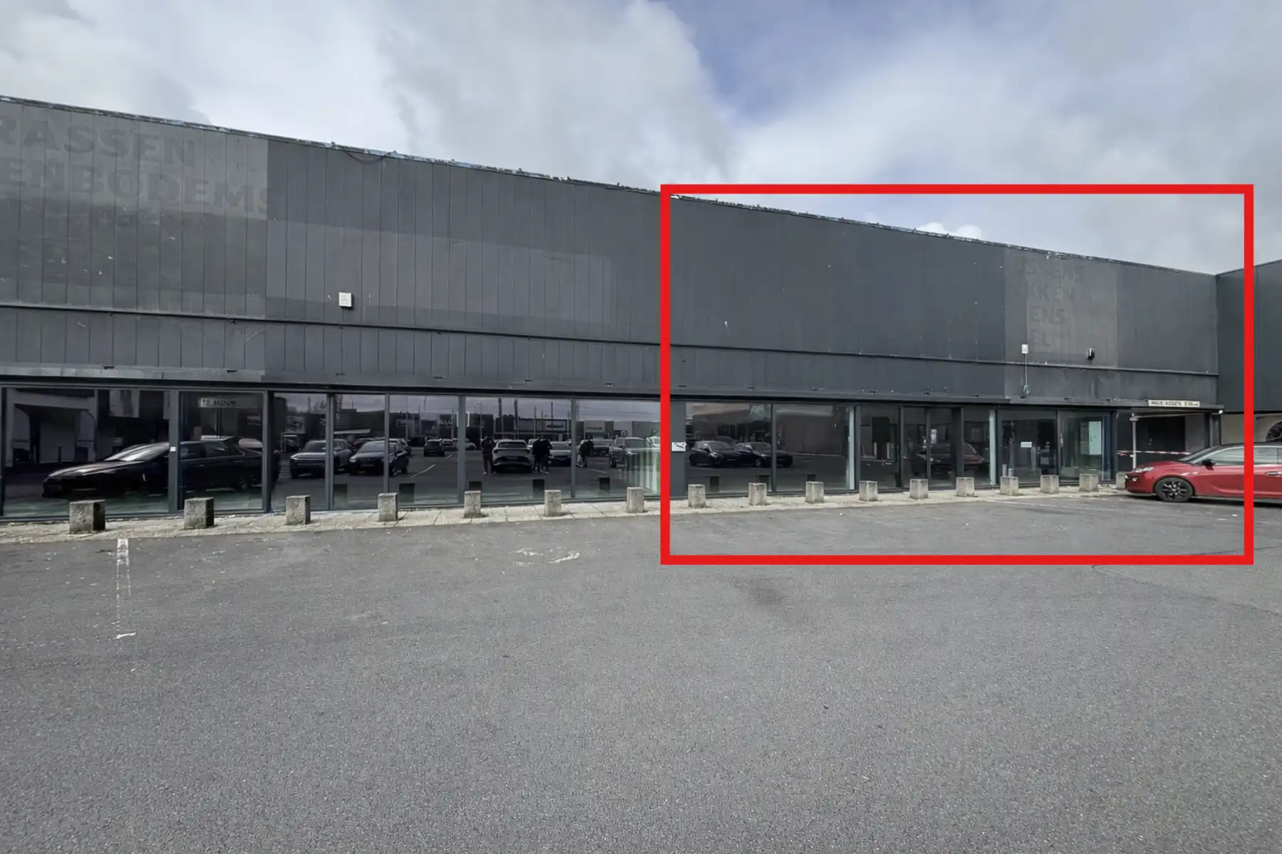 Baanwinkel 431 m² te huur – Roeselare foto {{pictureIndex}}