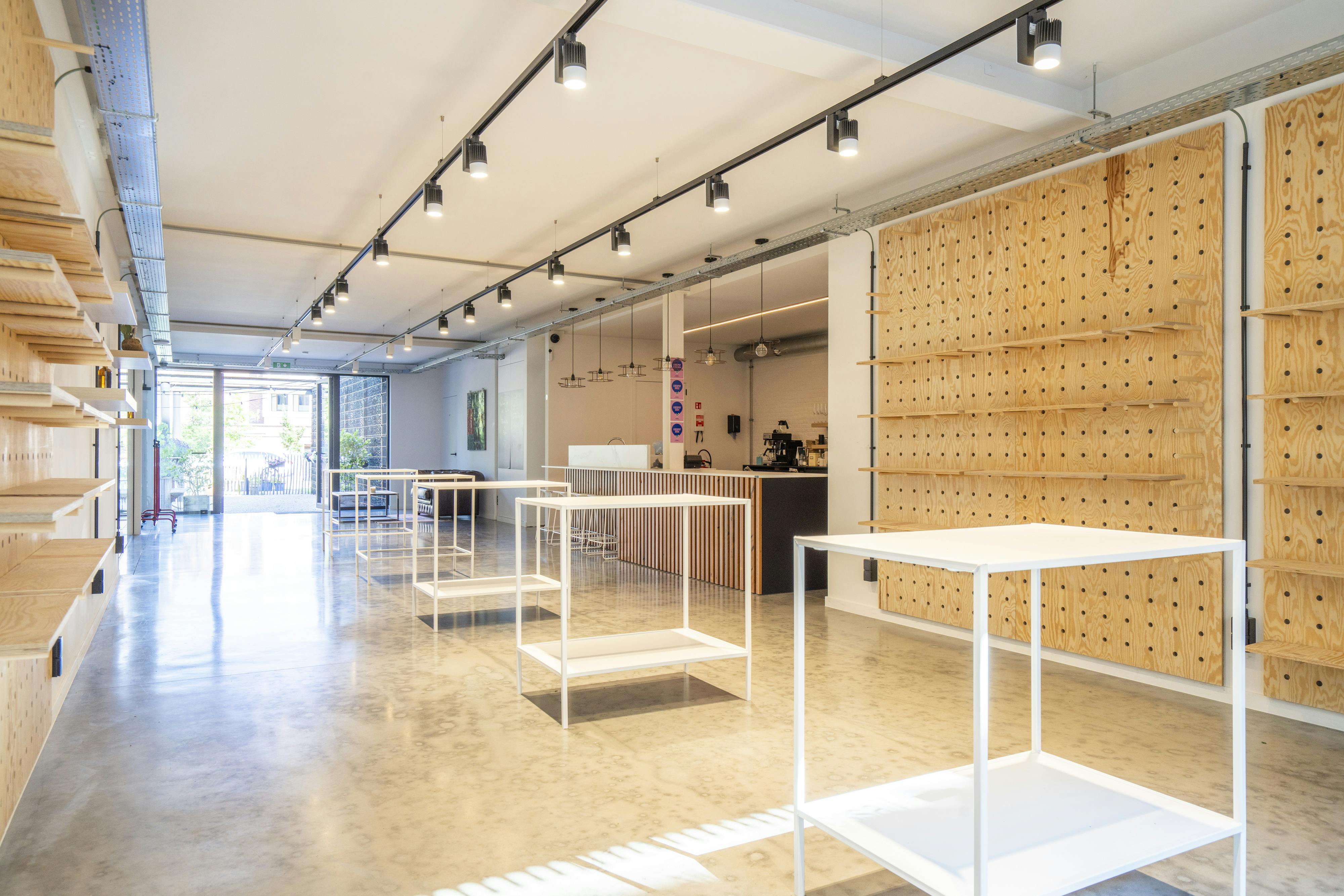 Prachtig gerenoveerde herenwoning te koop met uitweg  foto 22