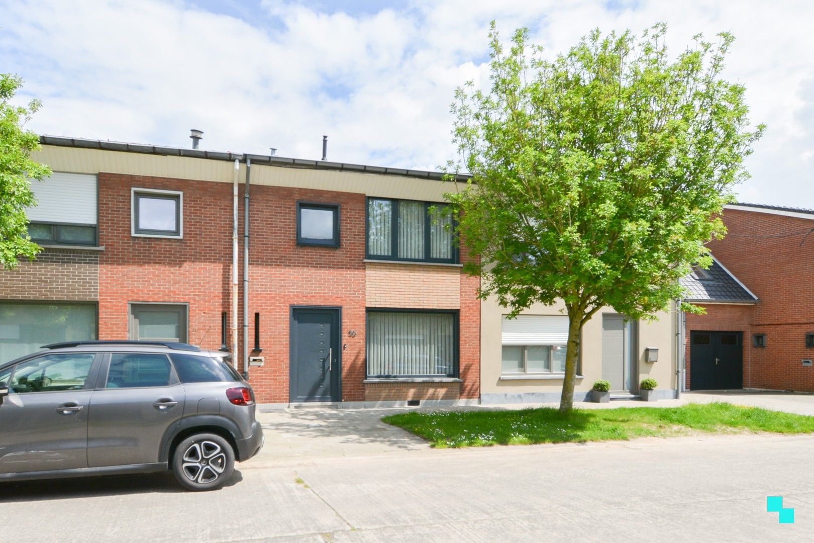 Te renoveren woning met garage in Izegem foto 2