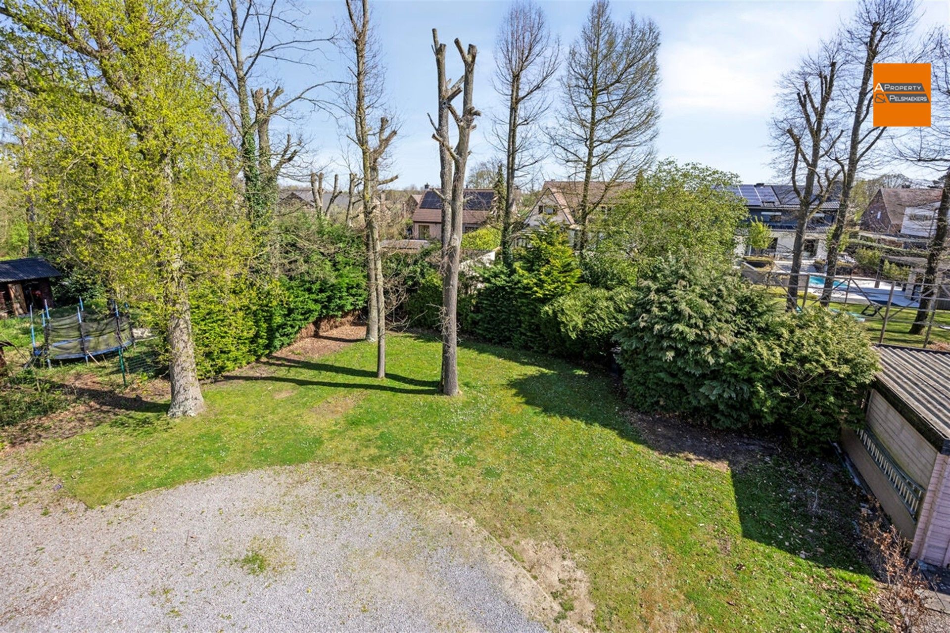 Ruime gerenoveerde villa met 4 slaapkmaers in residentiele wijk foto 34