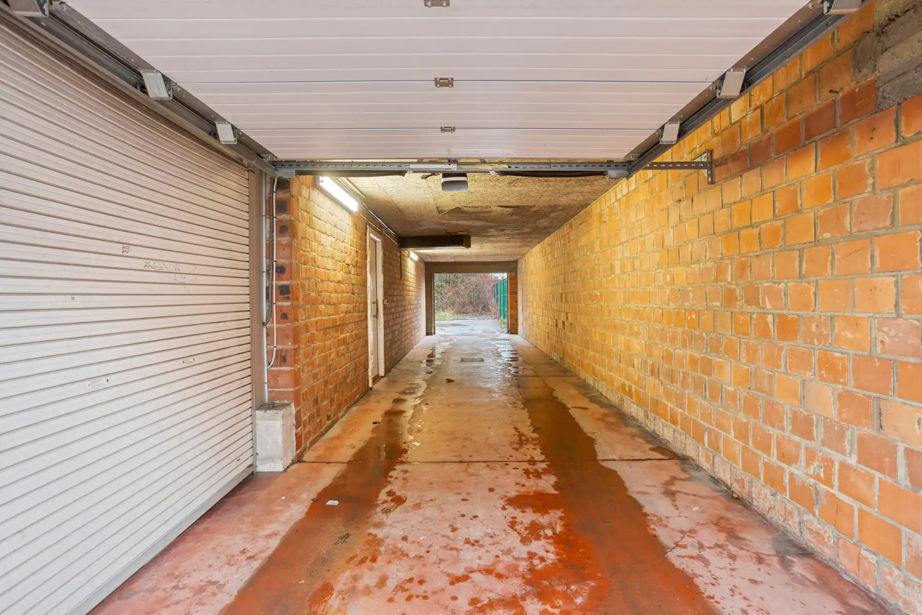 Ruim instapklaar appartement met parking foto 23