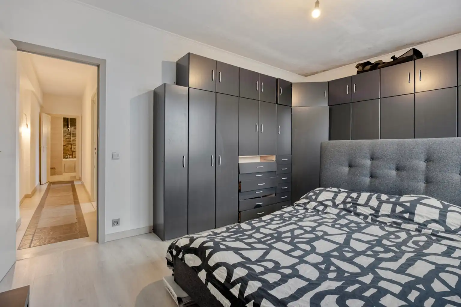 Perfect gerenoveerd instapklaar 3-slaapkamerappartement foto 9