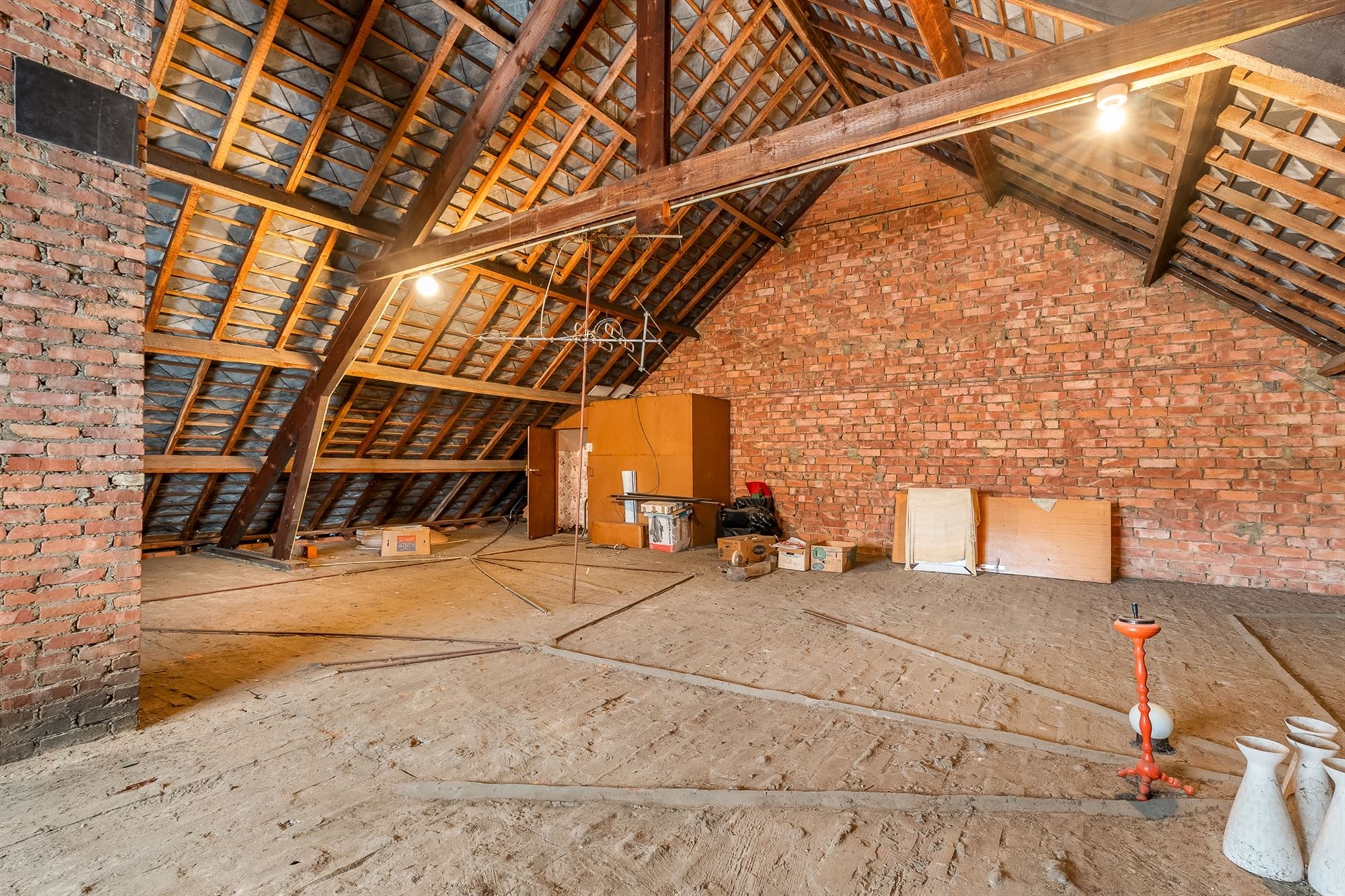 ZEER RUIME WONING (338M²) MET 5 SLAAPKAMERS OP EEN PERCEEL VAN 10ARE GELEGEN IN HET CENTRUM VAN OOSTHAM foto 29