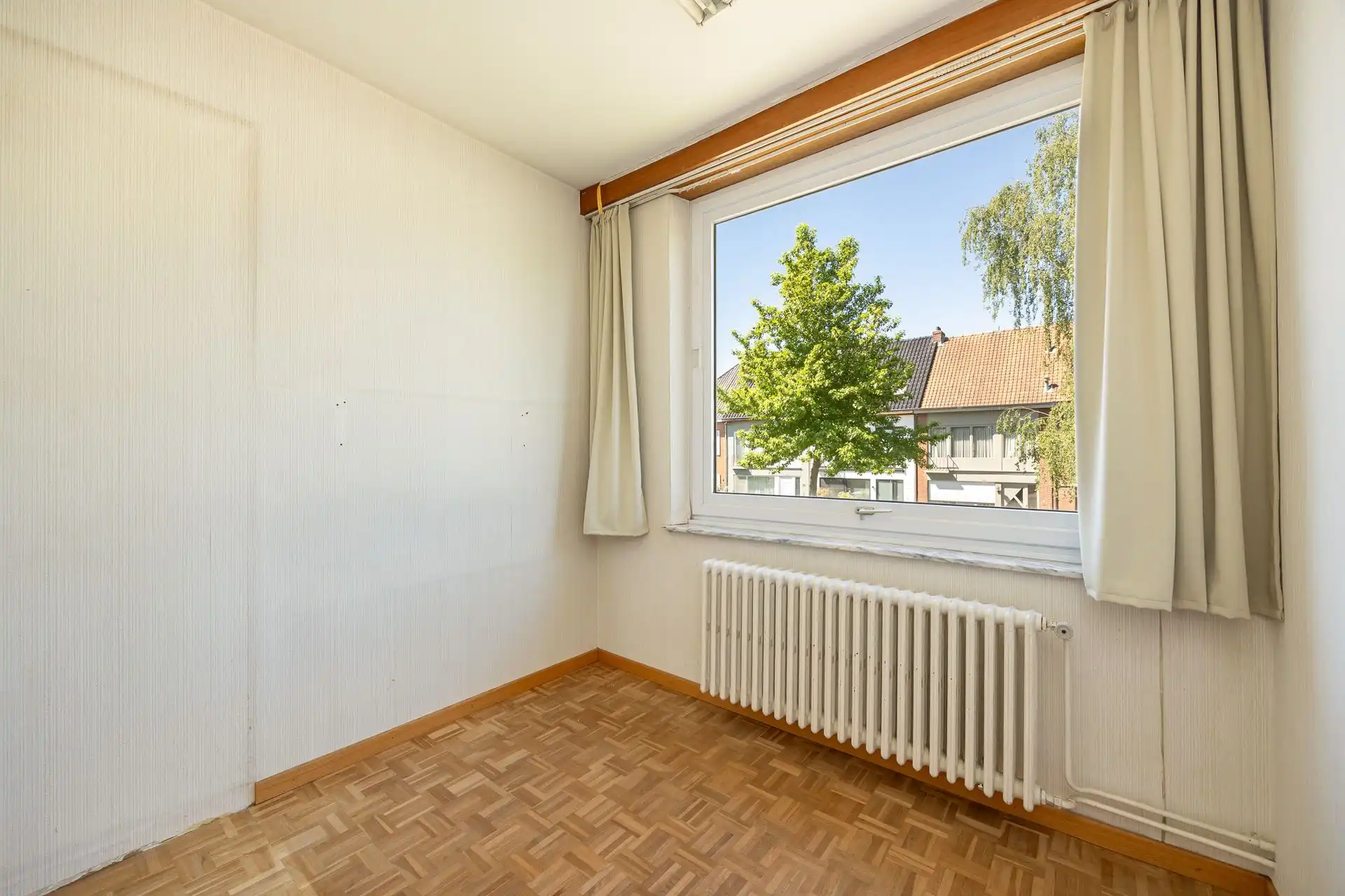 Ruime halfopen bebouwing met garage en zonnige tuin foto 22