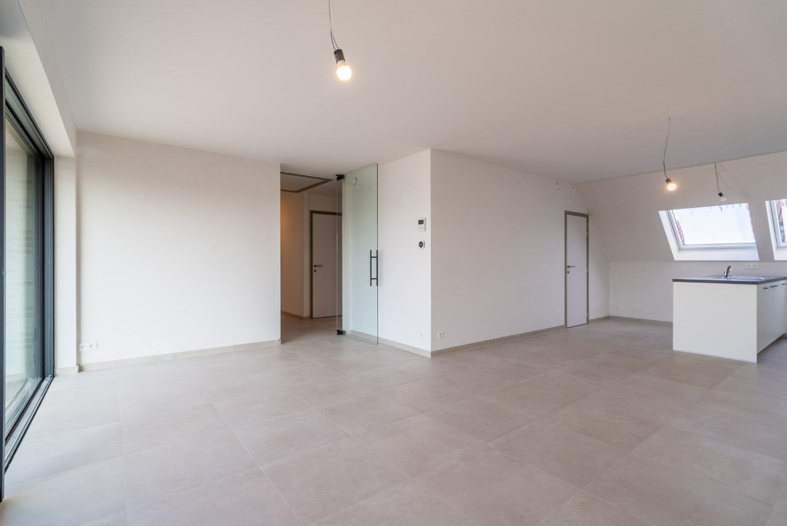 Gezellig nieuw dakappartement met 1 slaapkamer en terras op de tweede verdieping, in Residentie Escautval. foto 2