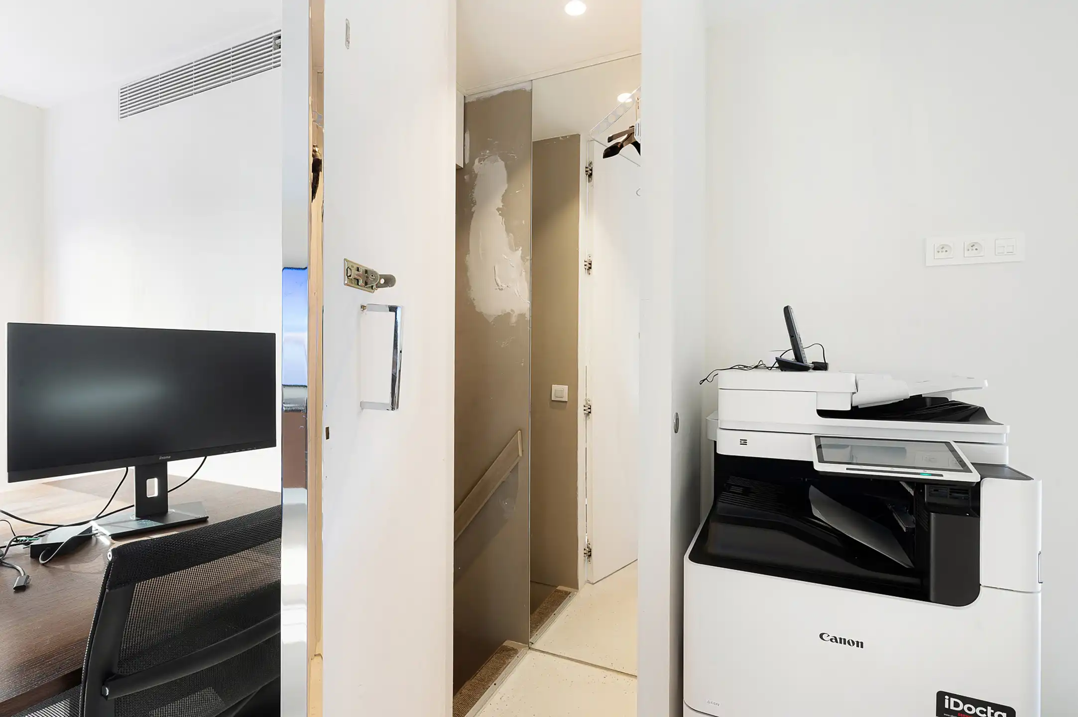 Uitstekend gelegen commercieel handelspand op de Kustlaan.. foto 11