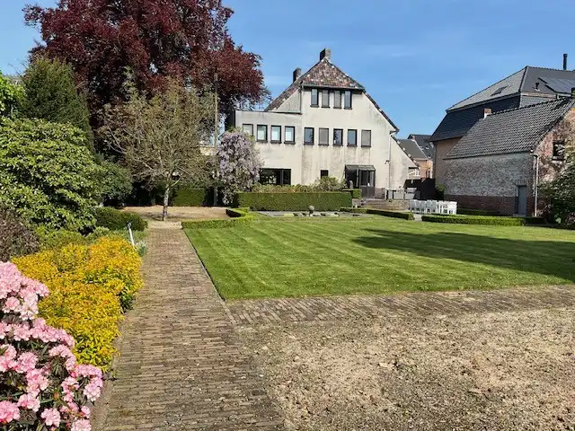 Interbellum villa in Bree centrum foto 40