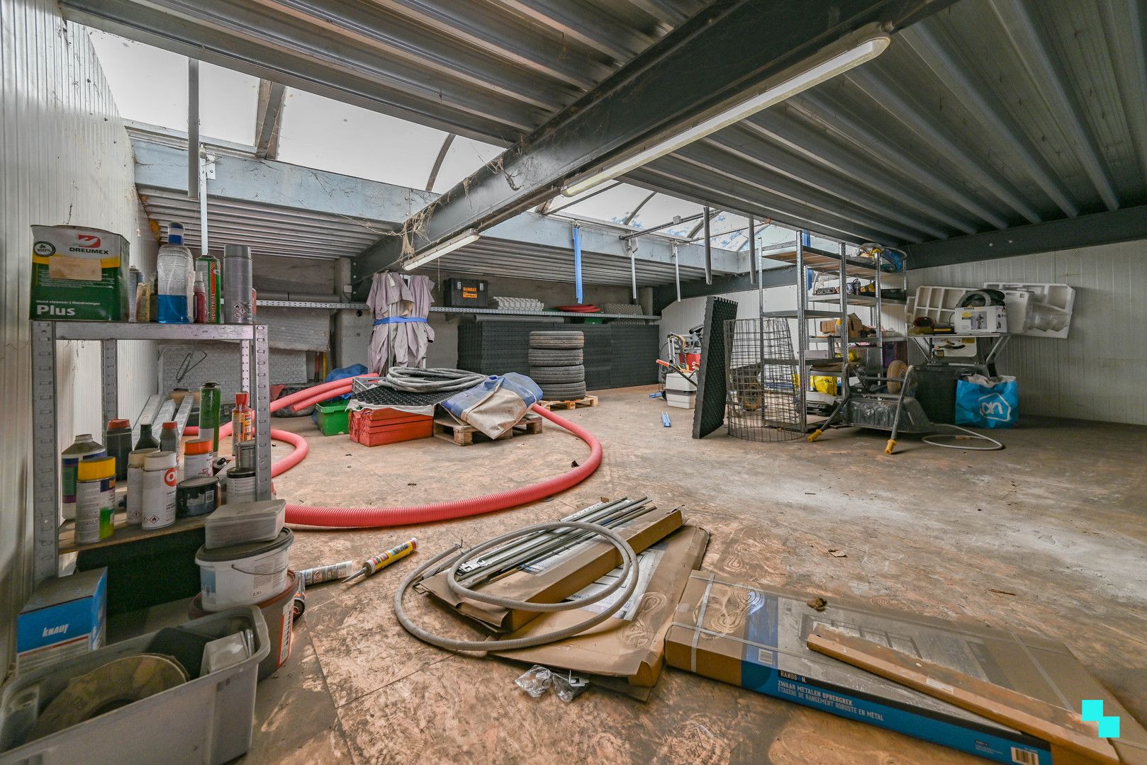 Ruime loods van ca. 172 m² met sectionaalpoort foto 7