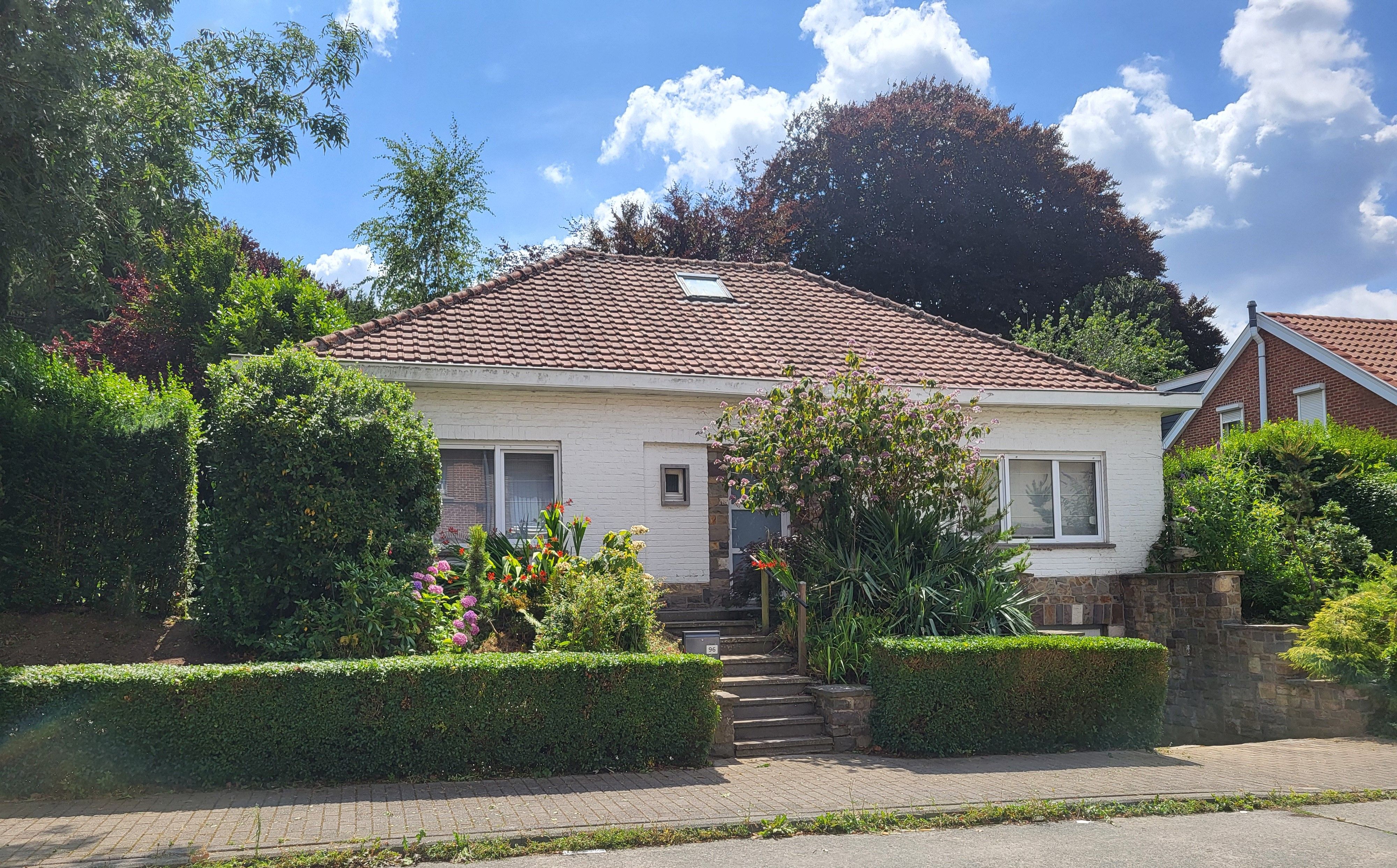 Charmante open bebouwing op 286m² gelegen in het groen met garage.  foto 2