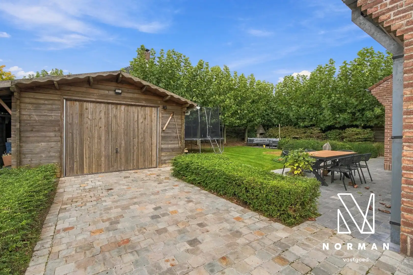 Hedendaagse villa met 4 slks, inpandige garage en mooie aangelegde tuin. foto 6
