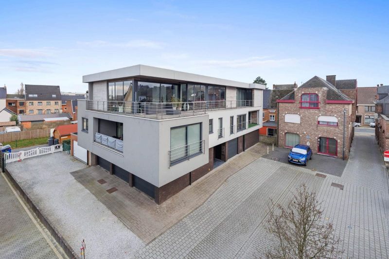 Prachtige penthouse met twee slaapkamers en ruime terrassen + garage foto 2