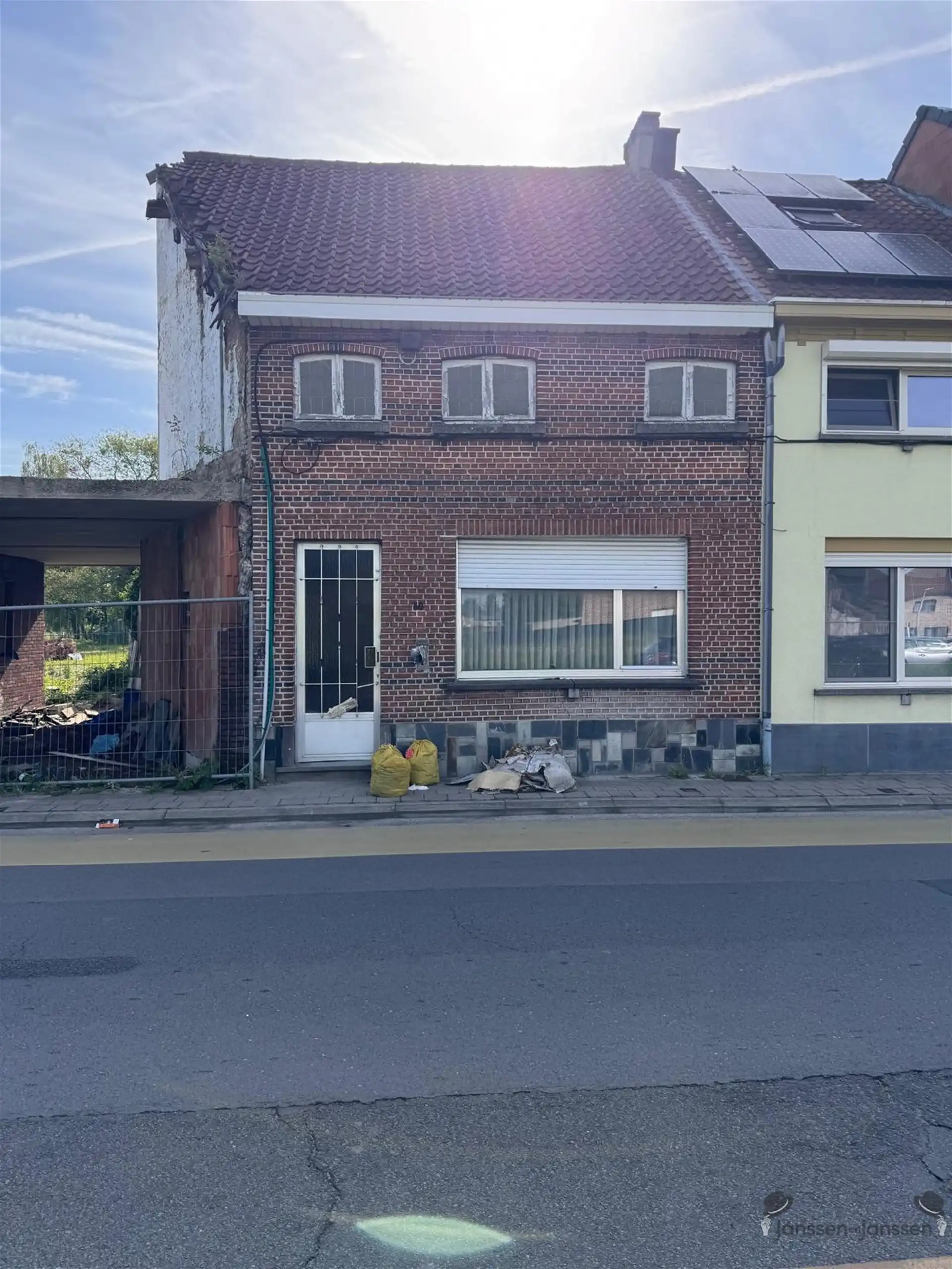 Te slopen of te renoveren woning met achterweg foto 2