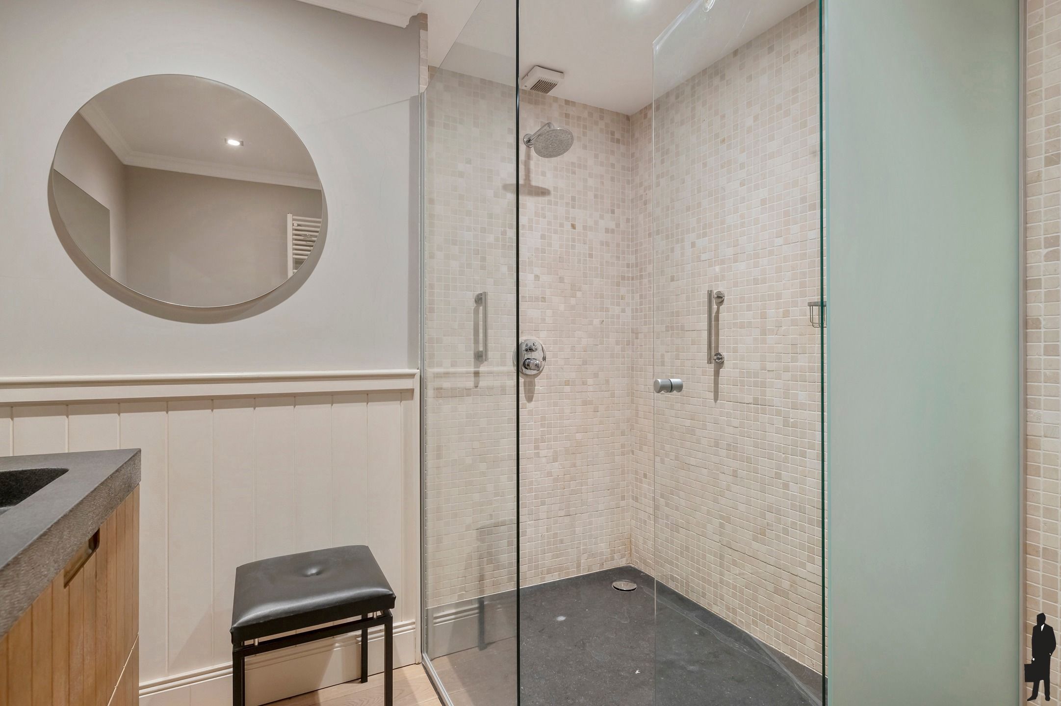 Centraal gelegen ruim dubbel appartement met 4 slaapkamers, 2 badkamers! foto 16