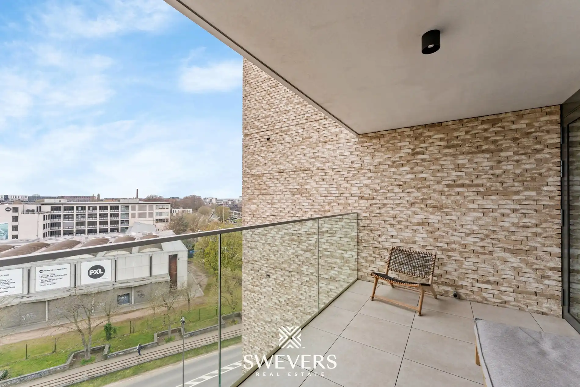 Stijlvol appartement met zonovergoten terras en topuitzicht in hartje Hasselt  foto 19