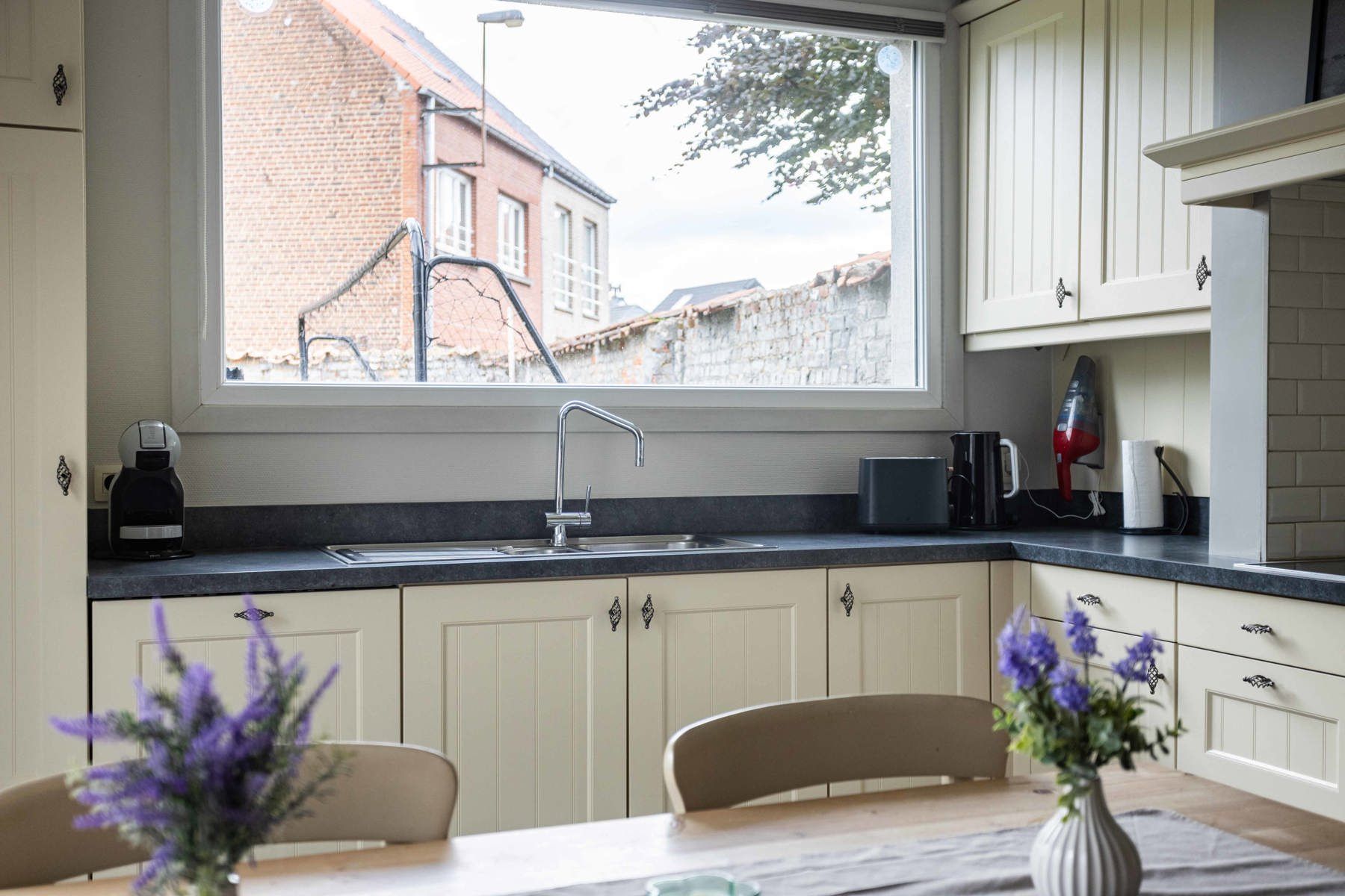 Instapklare woning met tuin, terras en ruimte voor hobby of praktijk foto 8