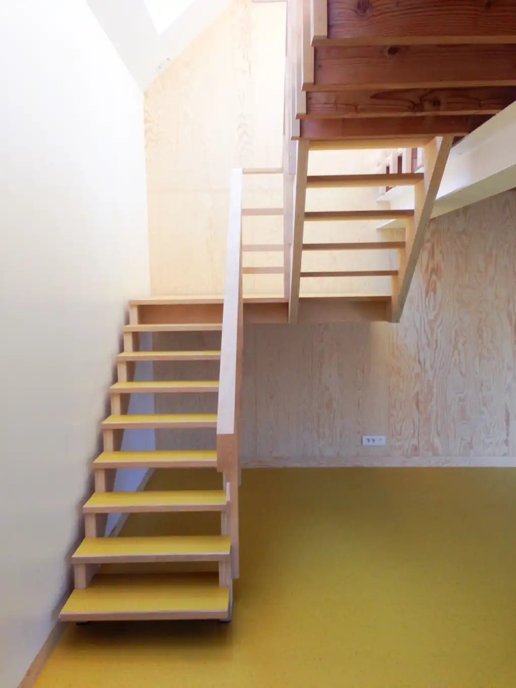 Uniek vastgoed! Uitzonderlijke architecturale split-levelwoning met vijf slaapkamers, ruime tuin en bijzonder polyvalente mogelijkheden (kantoorruimtes, shortstaystudio en handelspand), op een boogscheut van het stadscentrum. foto 32