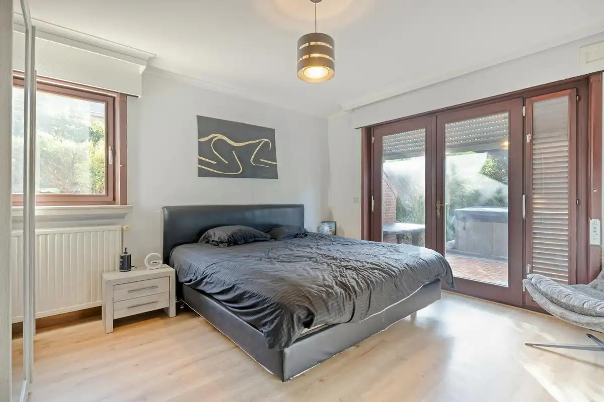 Instapklare villa te koop op een rustige ligging in Harelbeke! foto 11