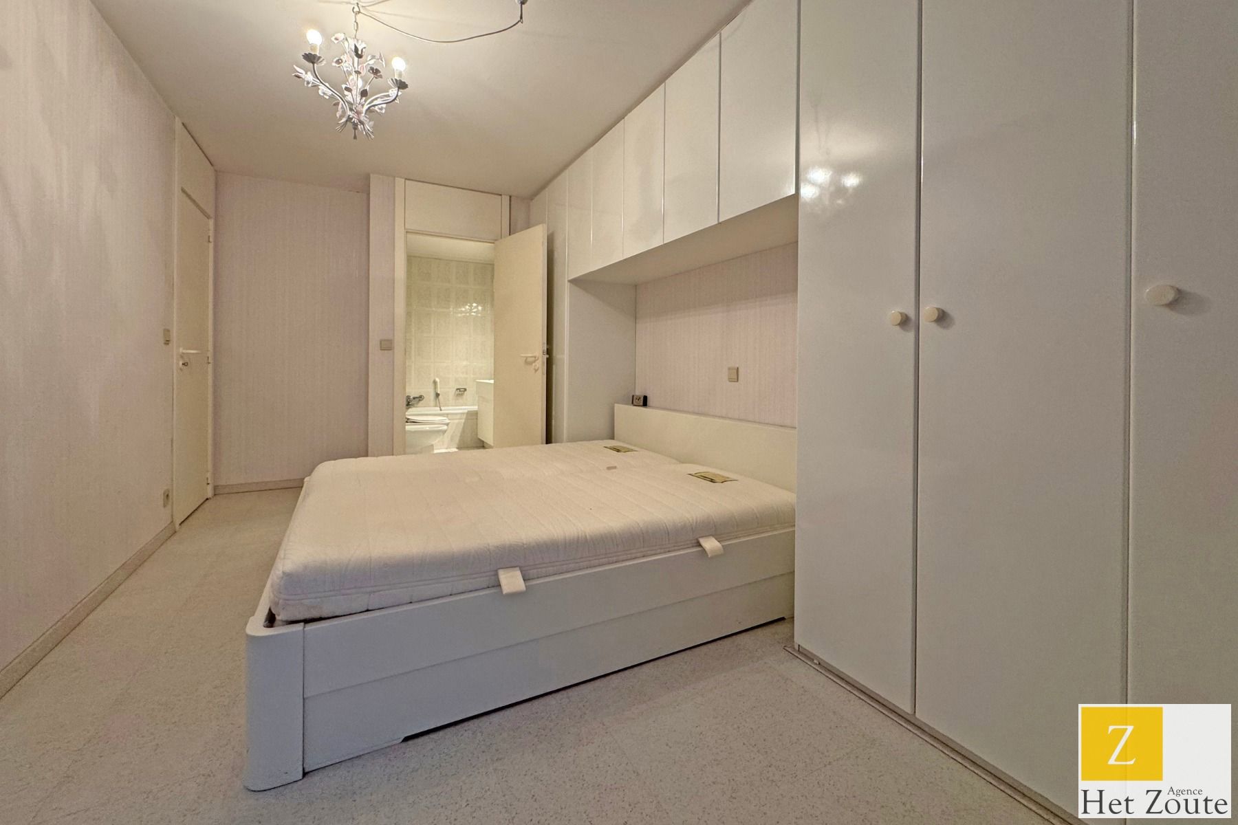 Te renoveren appartement op enkele passen van de Zeedijk foto 7