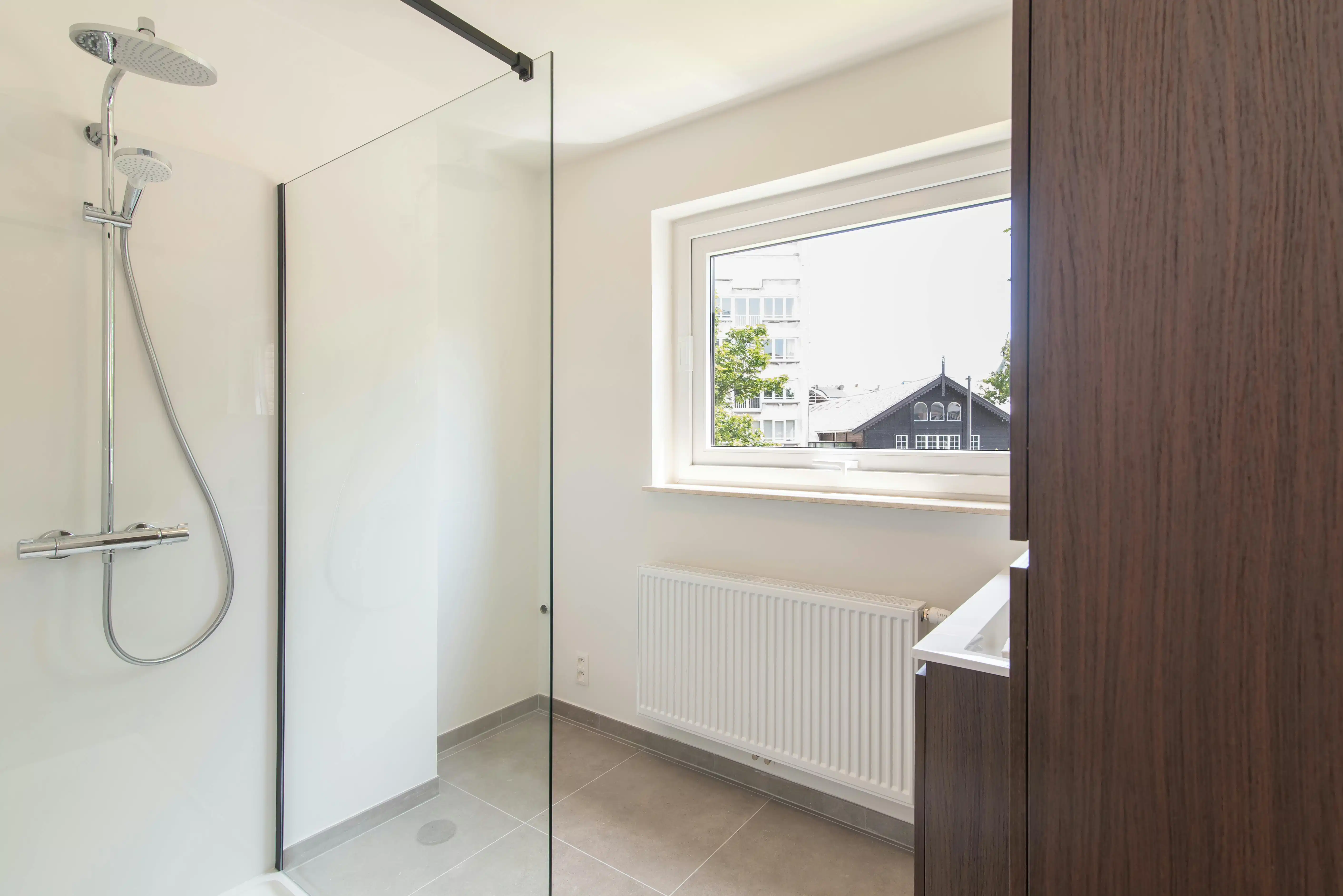 Schitterend gerenoveerd appartement met een prachtig open zicht foto 13