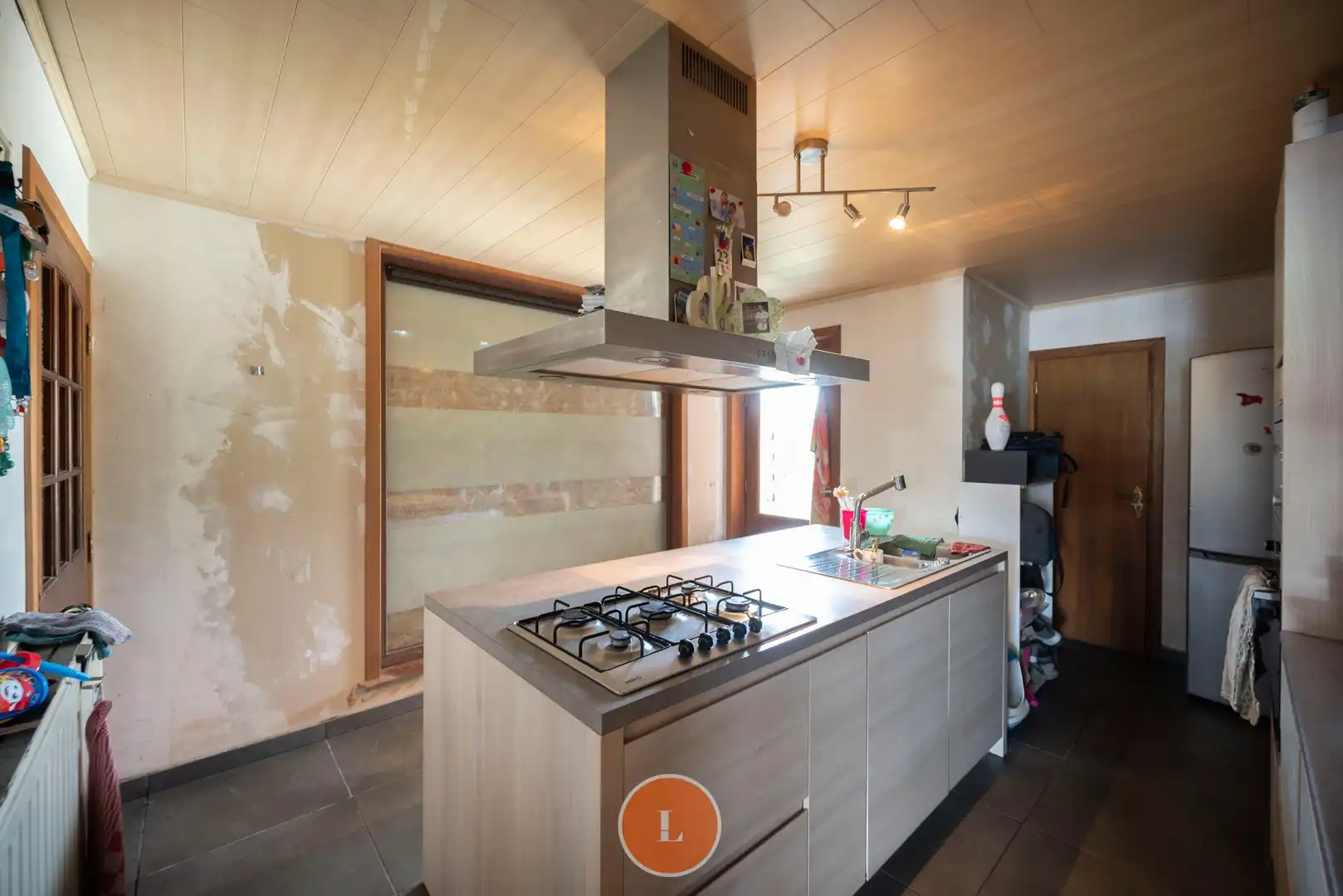 Bungalow met 2 slaapkamers, oprit en grote tuin foto 6