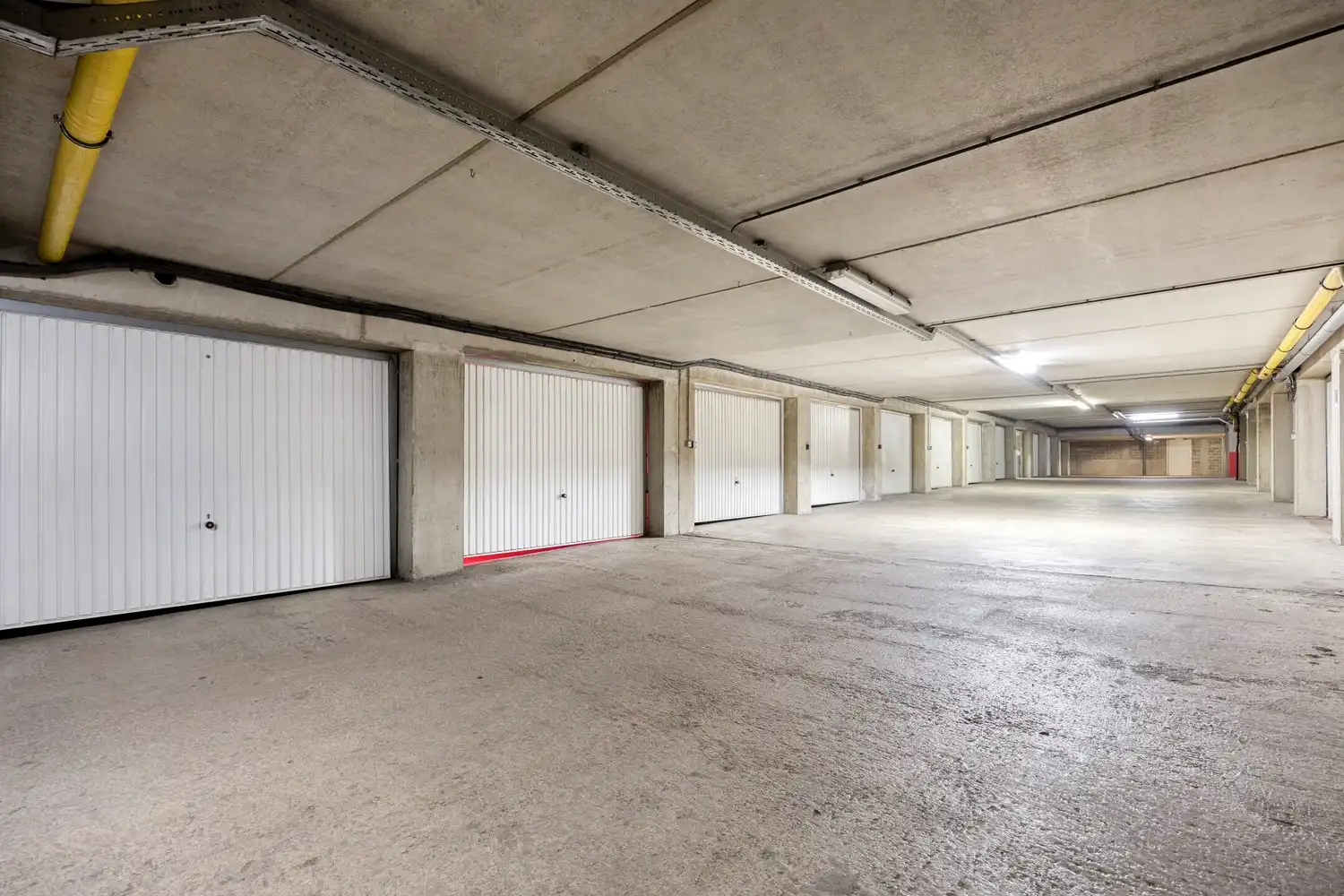 Instapklaar appartement met 2 slaapkamers en garage in het centrum van Lanaken! foto 24