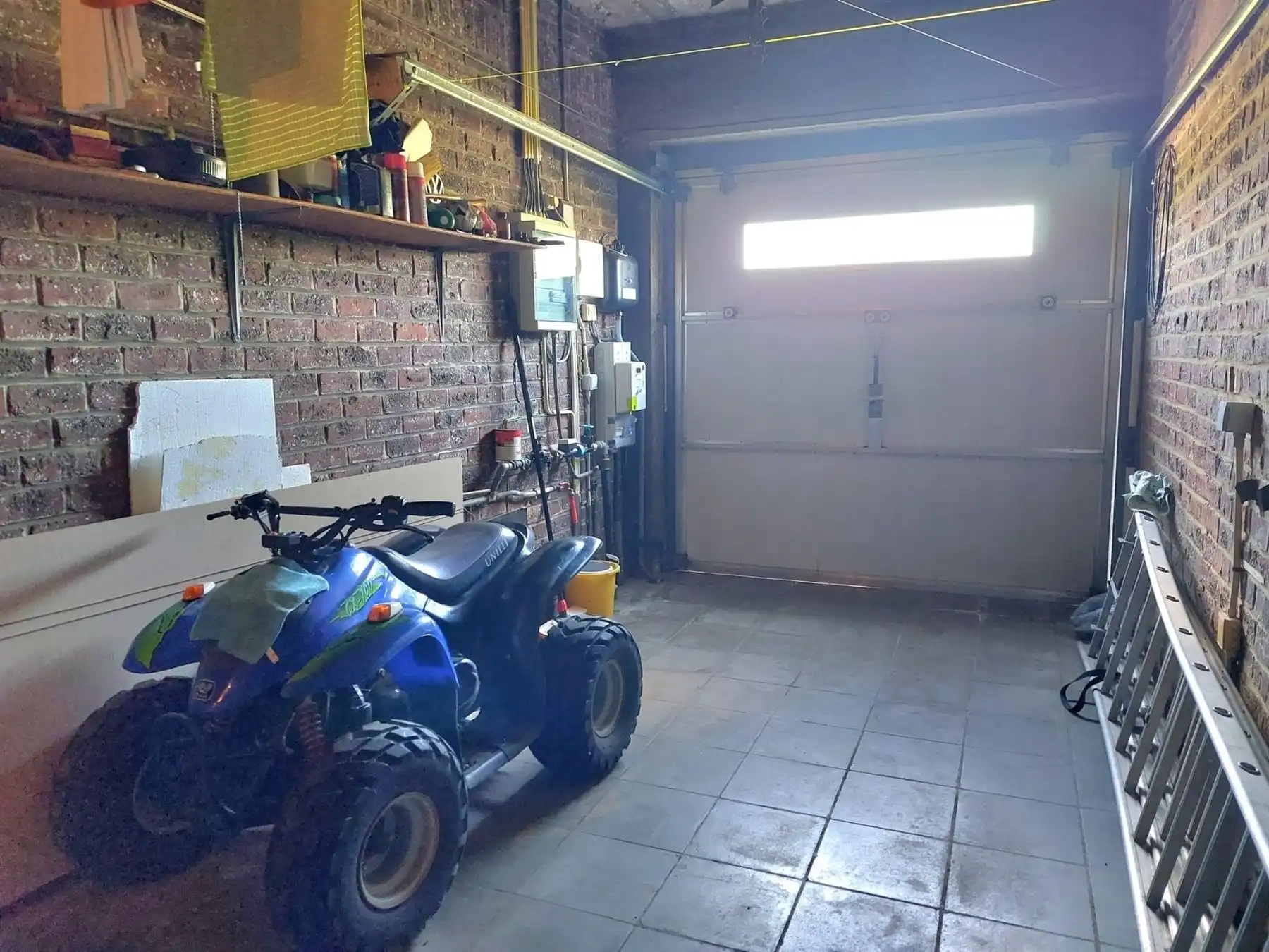 SUPER GELEGEN RIJWONING MET GARAGE  foto 18