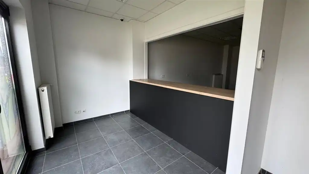 Te Huur: Magazijn met kantoor te Mechelen nabij R6 en E19  foto 9