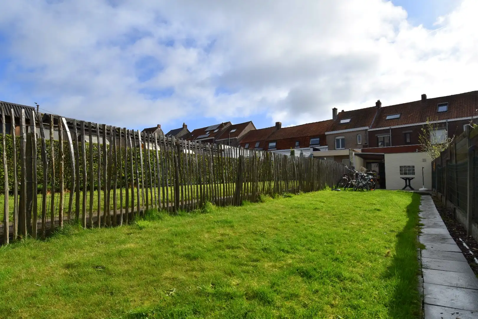Vernieuwde rijwoning met 3 slaapkamers en een mooi stukje tuin te koop in Bellegem foto 14