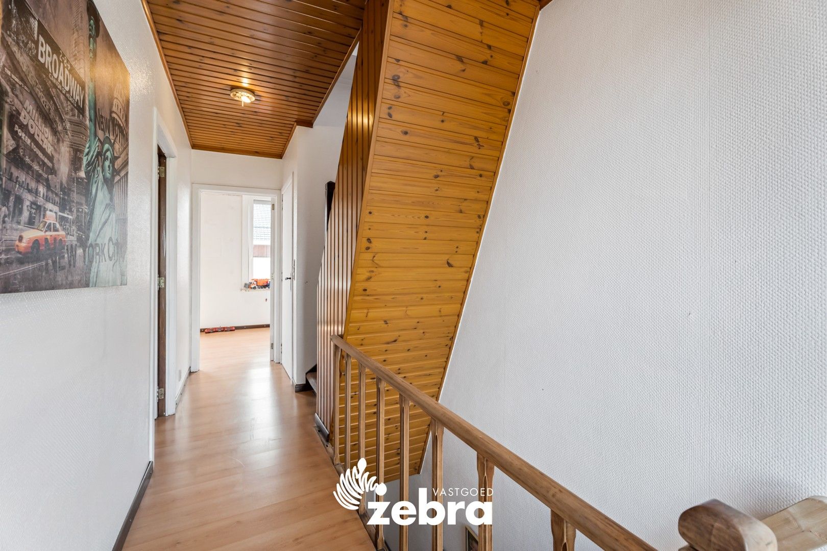 Instapklare woning met grote garage en 3 volwaardige slaapkamers! foto 11
