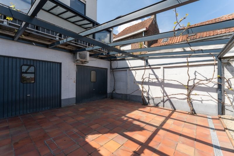 Gerenoveerd gebouw met twee instapklare appartementen foto 28