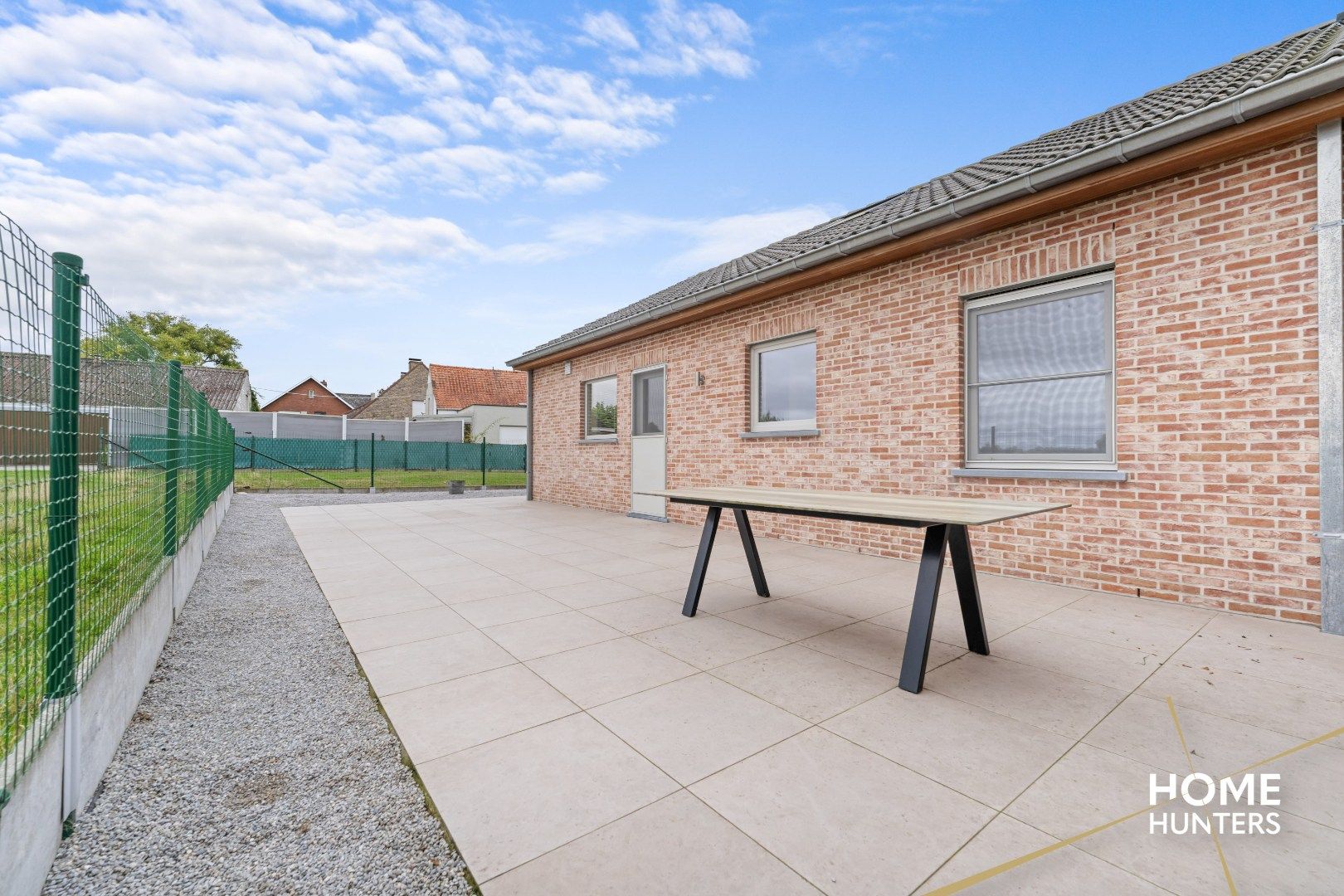 Luxe gelijkvloerse nieuwbouwvilla met 2 slaapkamers en een ruime garage op een groot perceel foto 10