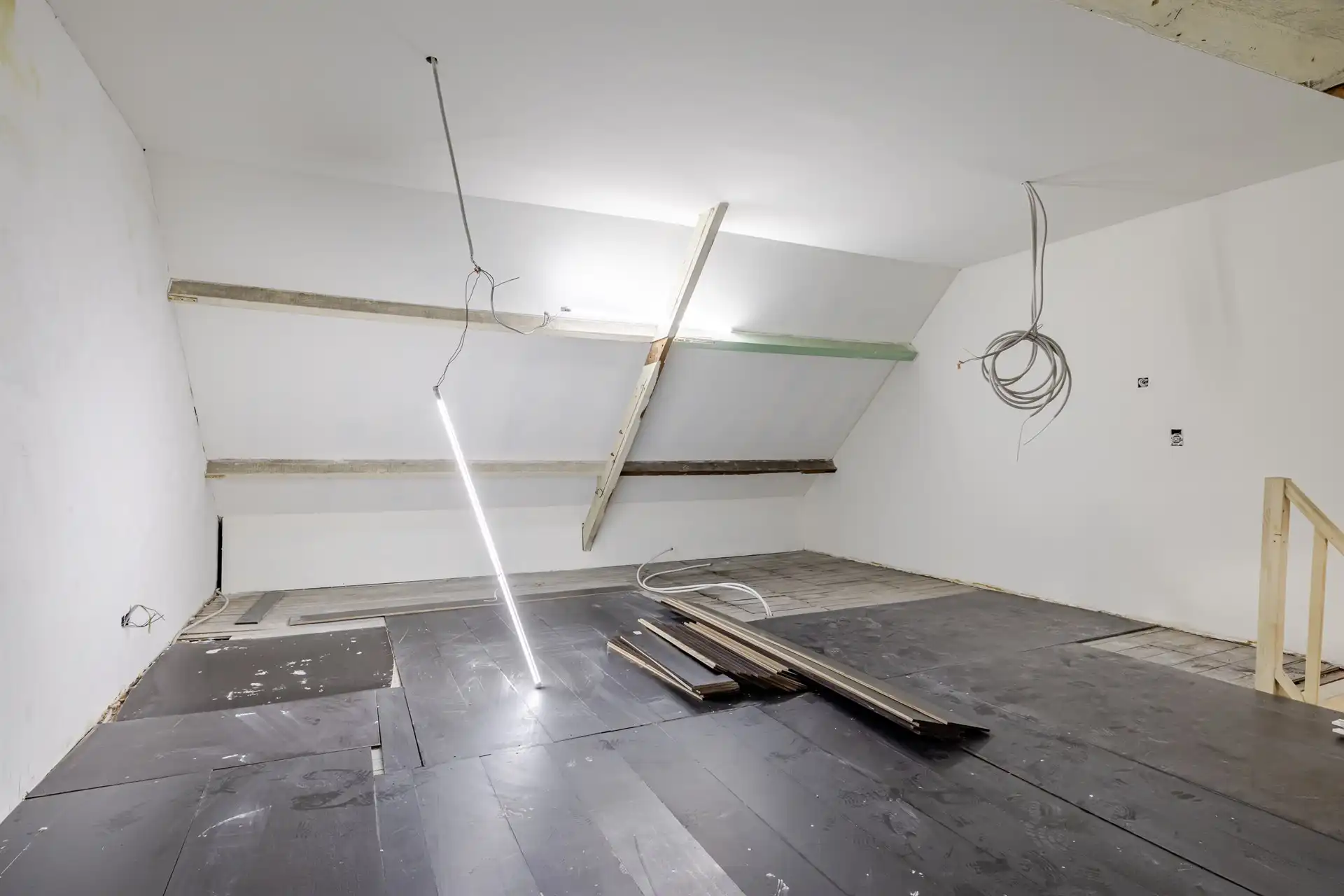 Deels gerenoveerde woning met drie slaapkamers te Erembodegem foto 16