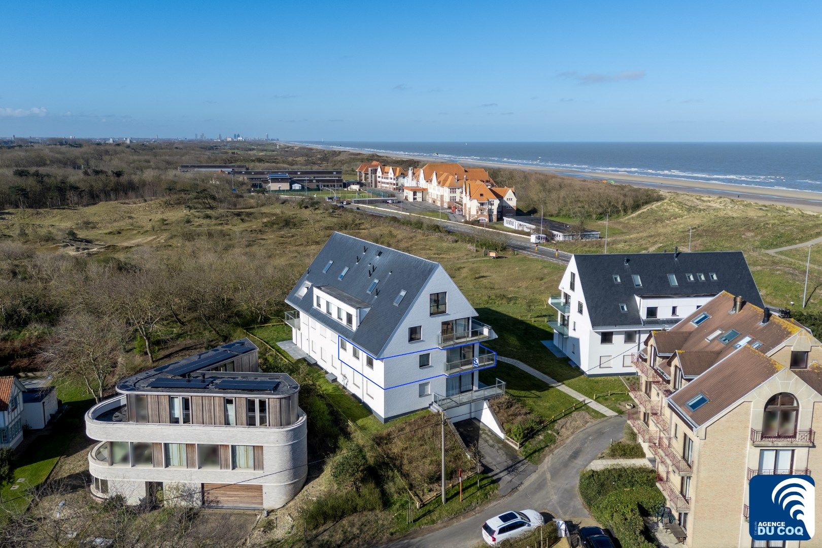 Lichtrijk appartement met adembenemend zicht op de duinen en de zee foto {{pictureIndex}}