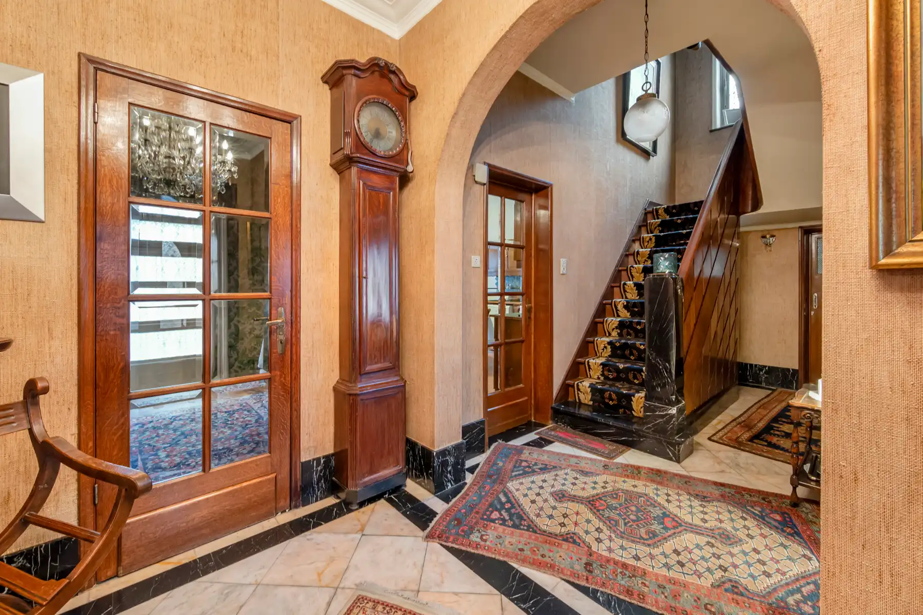 Imposante herenwoning met loods in hartje Overmere  foto 20