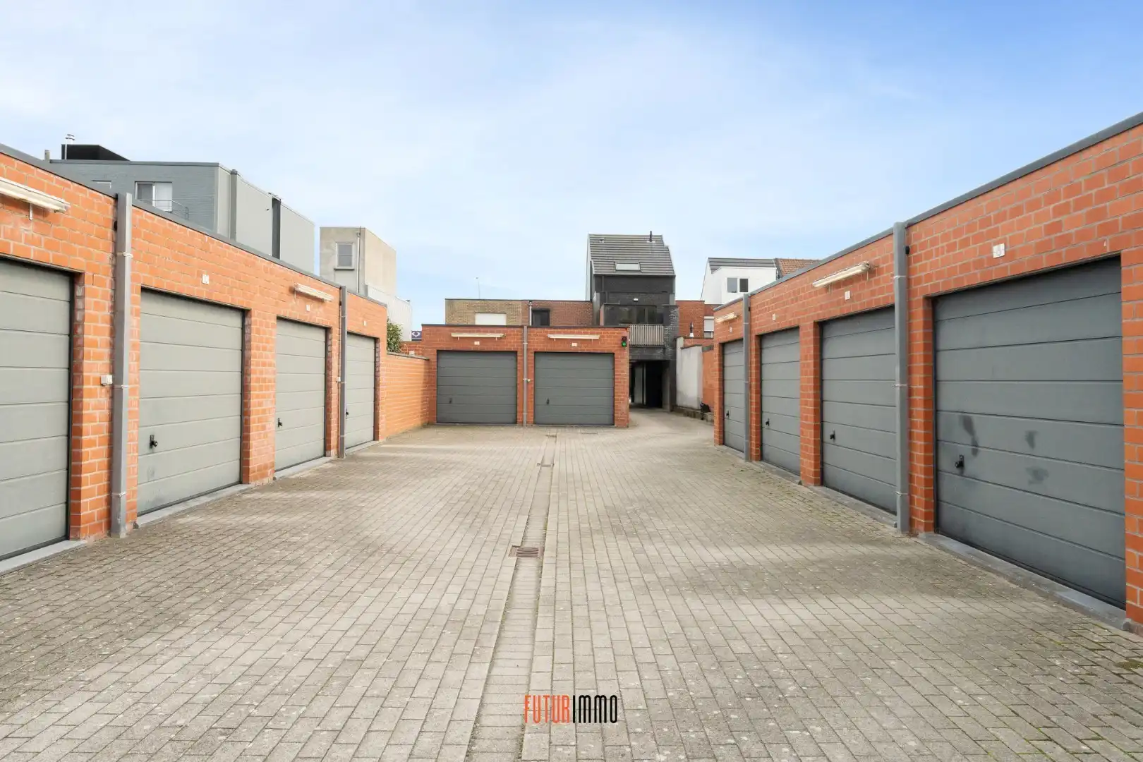 Opbrengsteigendom: duplexappartement + 12 garages foto 20