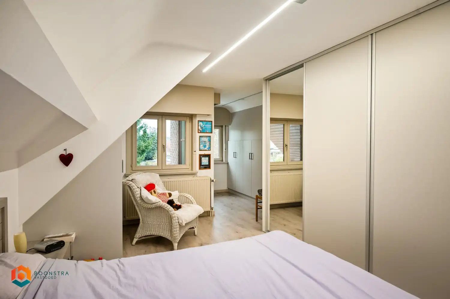 Open bebouwing met 3 slpkrs, bureauruimte en zonnige tuin op een perceel van 757 m² foto 13