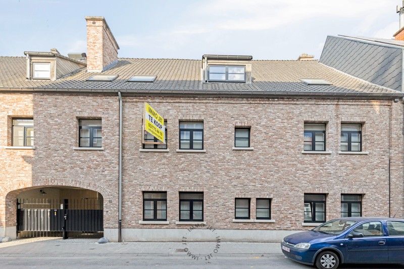 Stijlvol wonen in hartje Sint-Niklaas – luxe appartement van 169m² met terras van 37m² in Residentie Het Begijnhofke foto {{pictureIndex}}