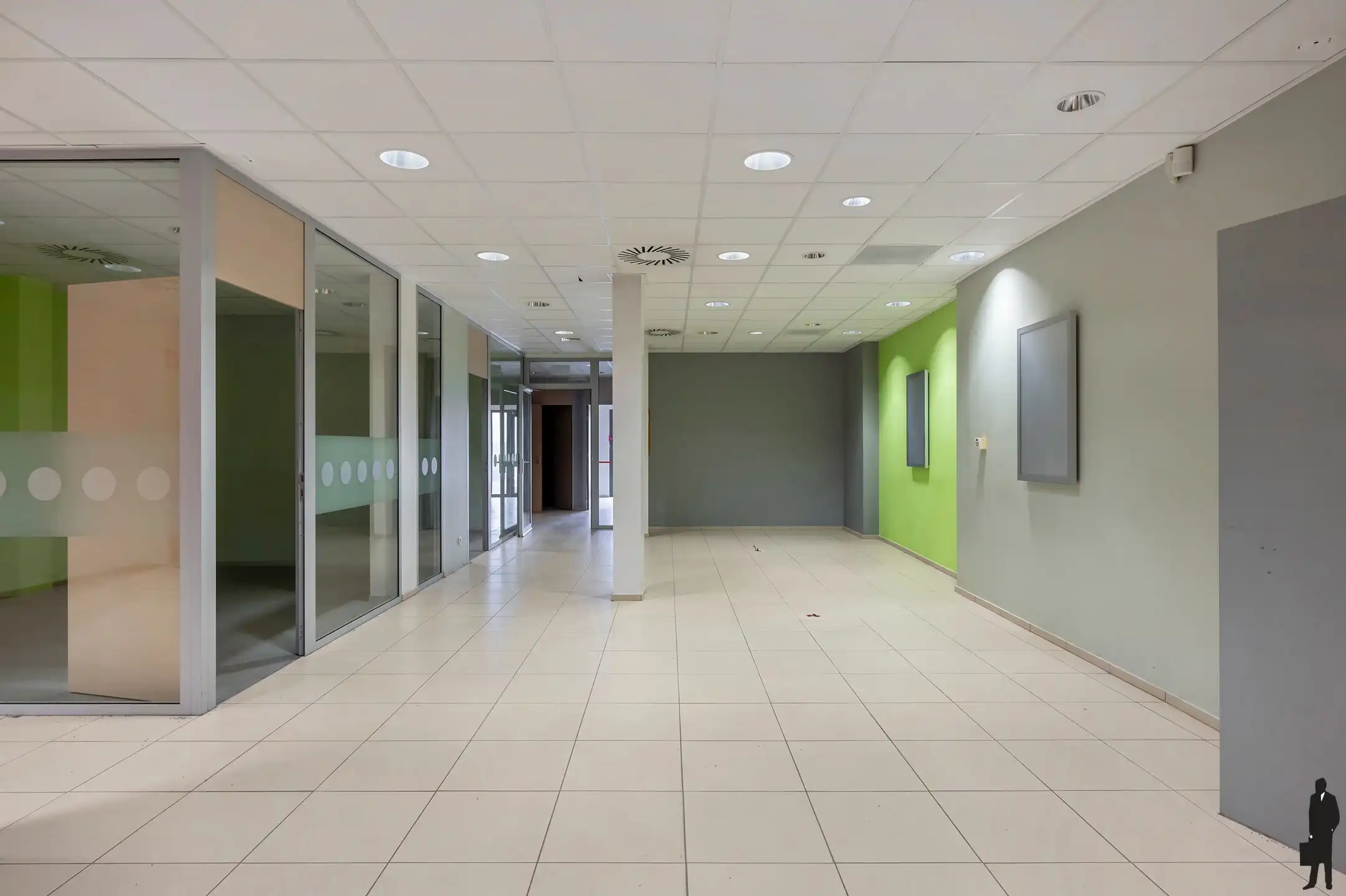  Commercieel Gelijkvloers in het Hart van Westmalle  foto 2