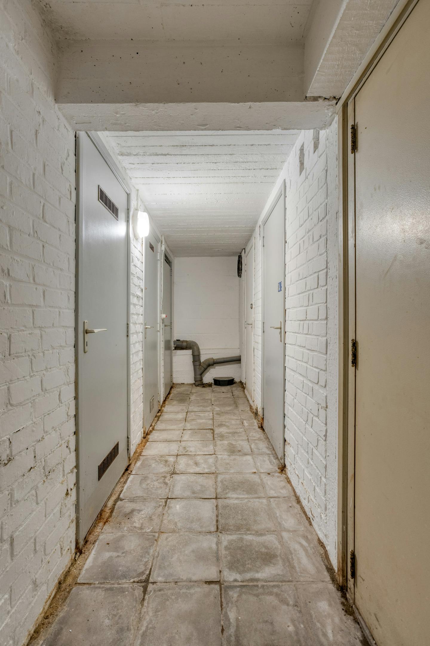 Totaal gerenoveerd appartement met 2 slaapkamers, terras en privé garagebox te centrum Strombeek foto 15