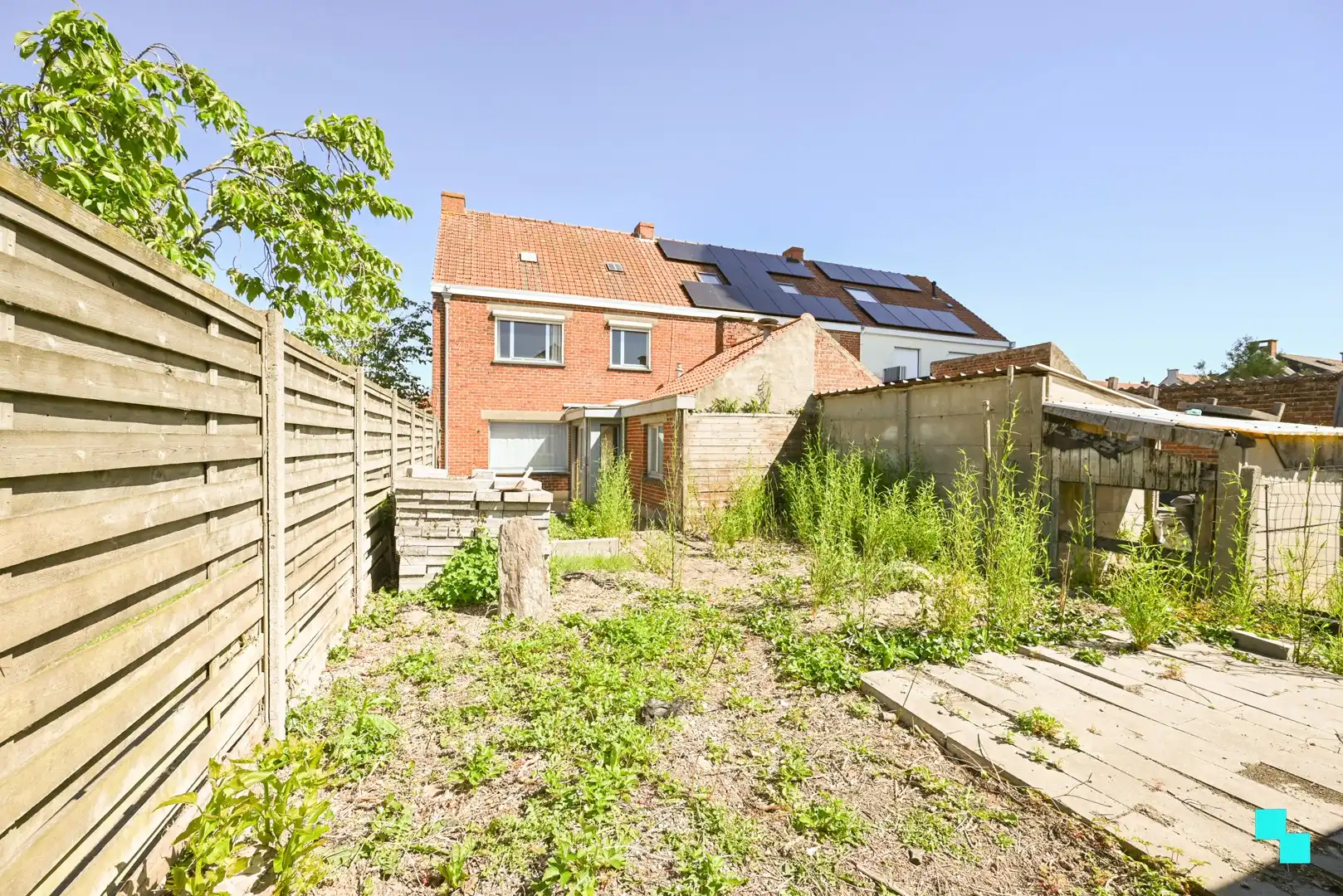 Te renoveren halfopen bebouwing met garage foto 17