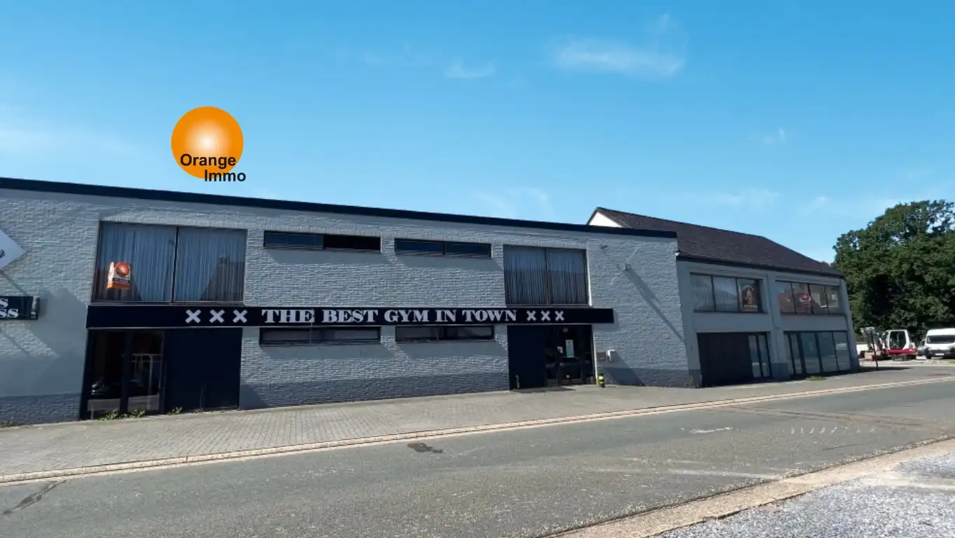 Aantrekkelijk ruim bedrijfspand met loods, gelegen in het centrum van Opoeteren. foto 4