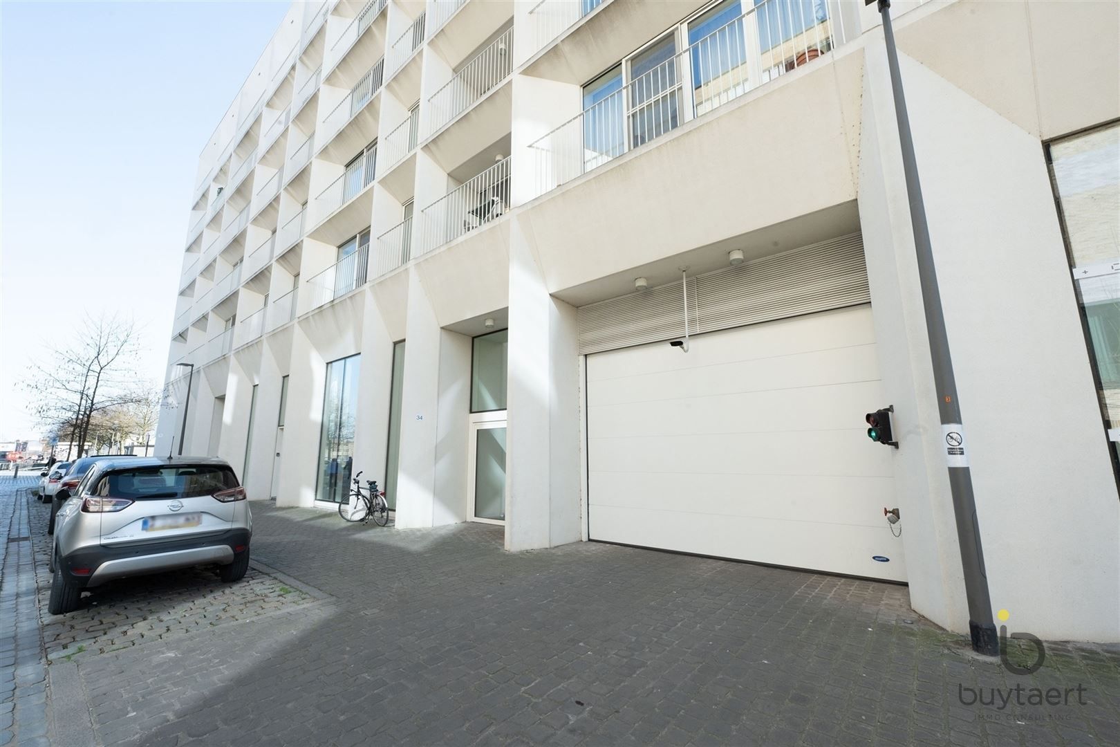 Luxe 3 slpk appartement met een gigantisch terras met zicht op het Kempisch dok. foto 45